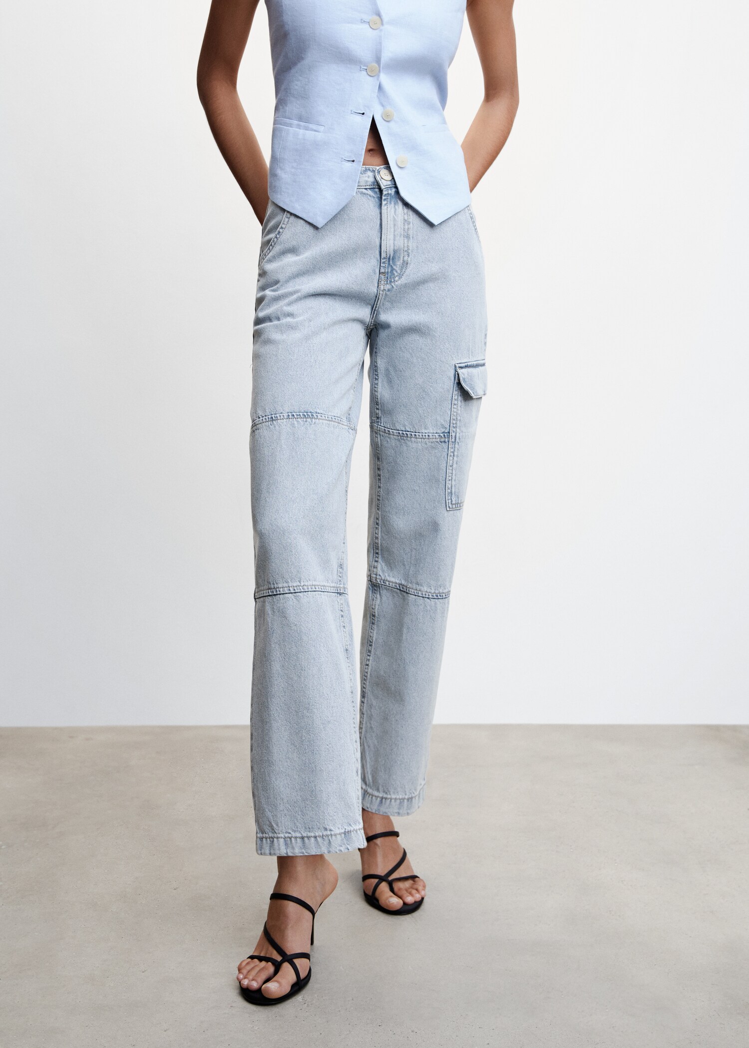 Jeans cargo bolsillos - Plano medio