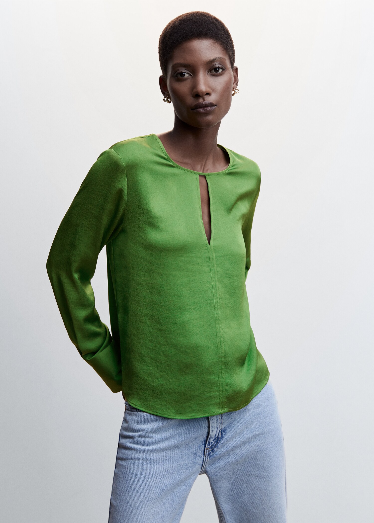 Satin blouse with slit - Medium plane