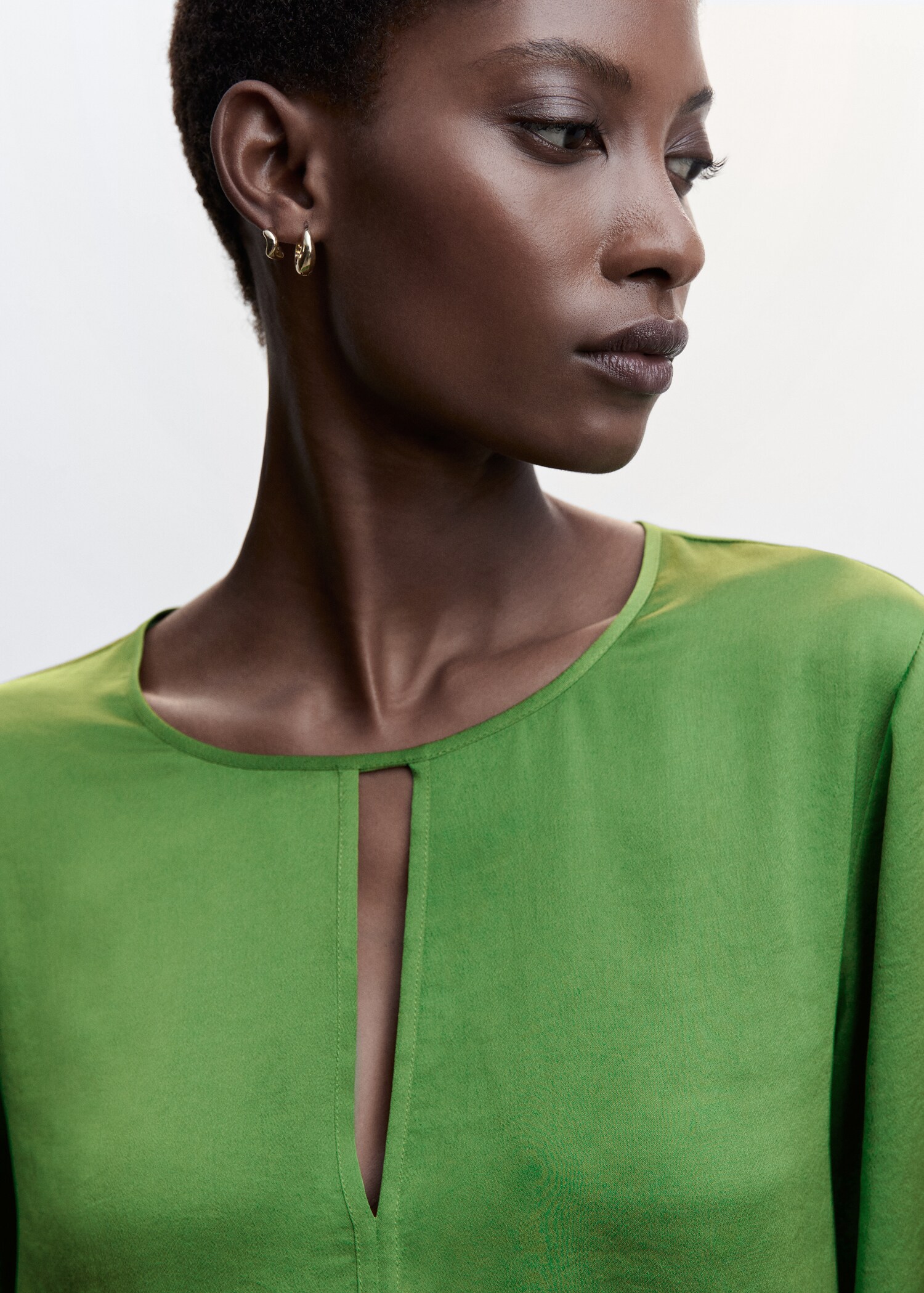 Satin blouse with slit - Details of the article 1