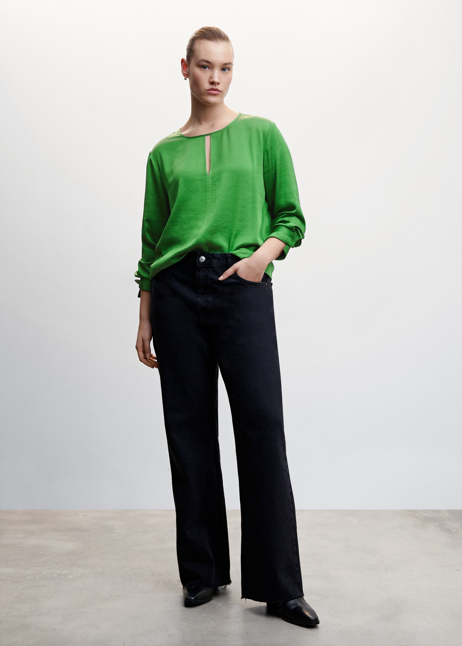 Satin blouse with slit - Details of the article 3