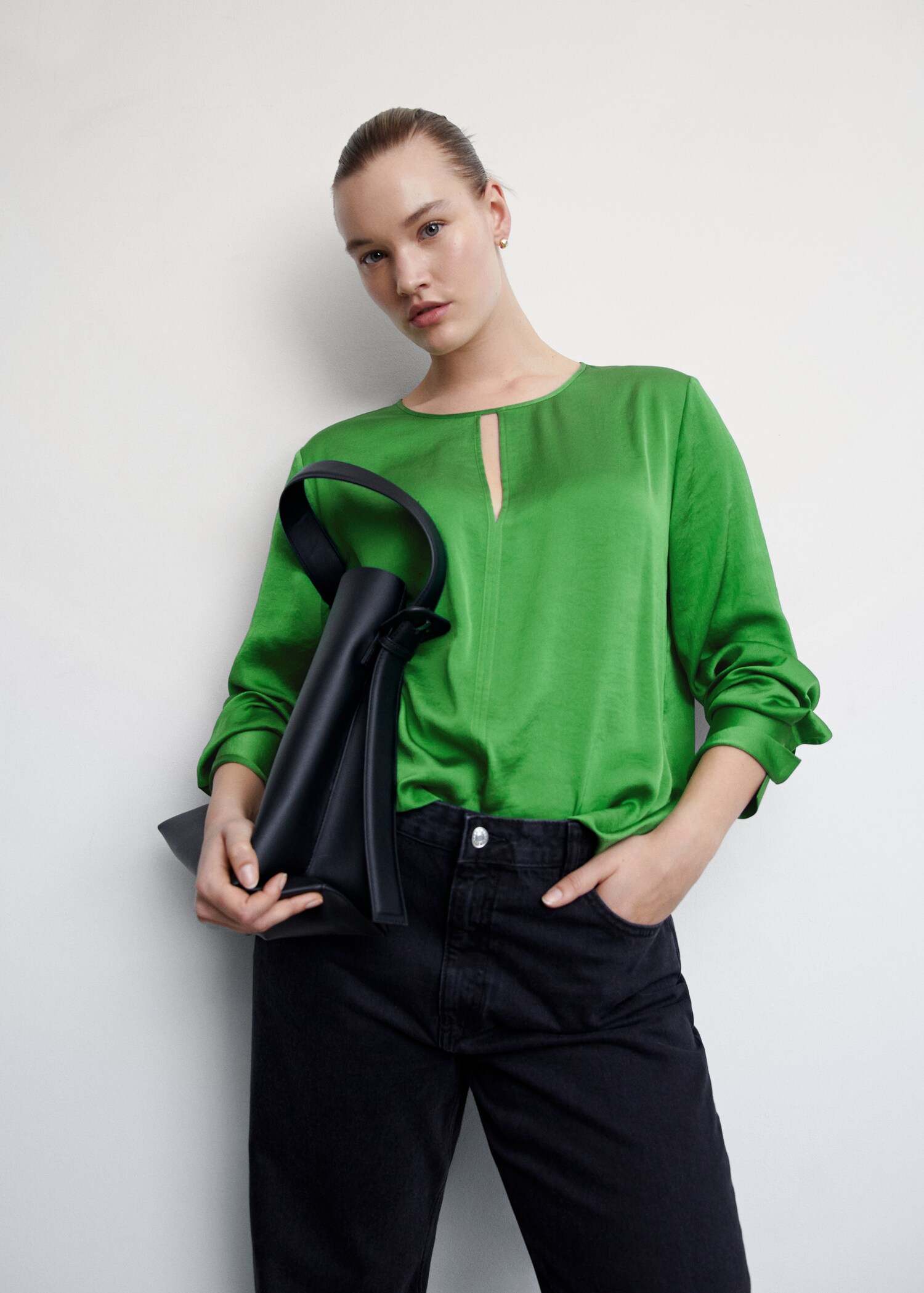 Satin blouse with slit - Details of the article 5