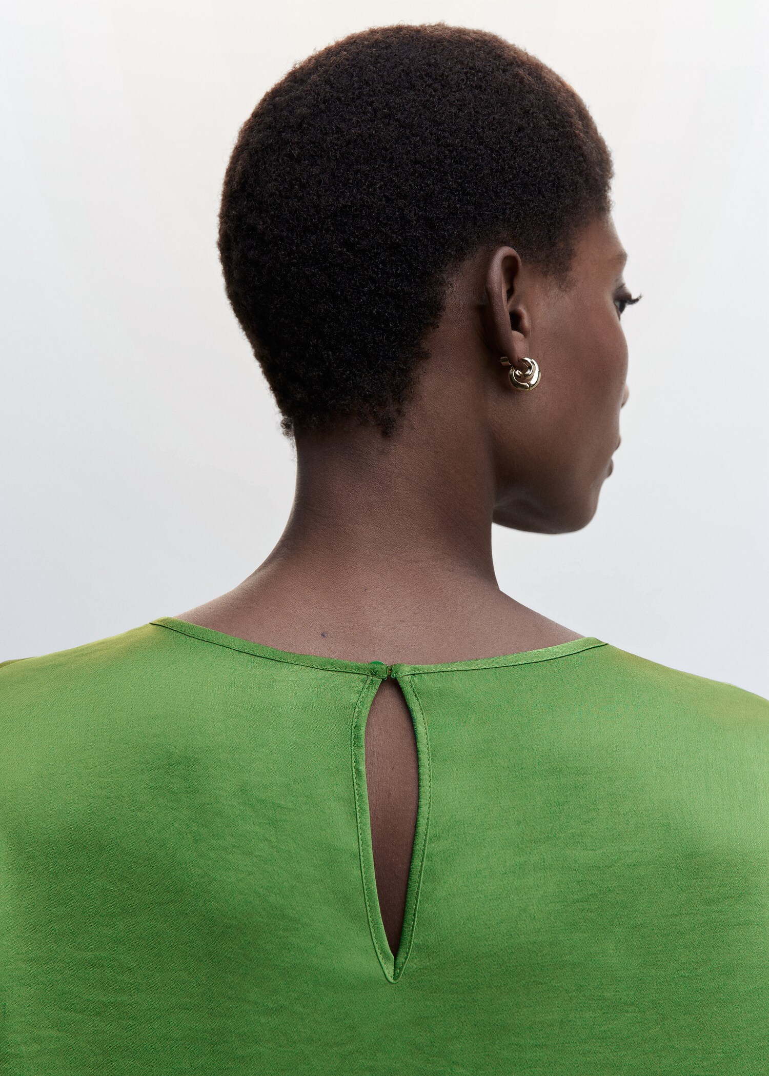 Satin blouse with slit - Details of the article 6