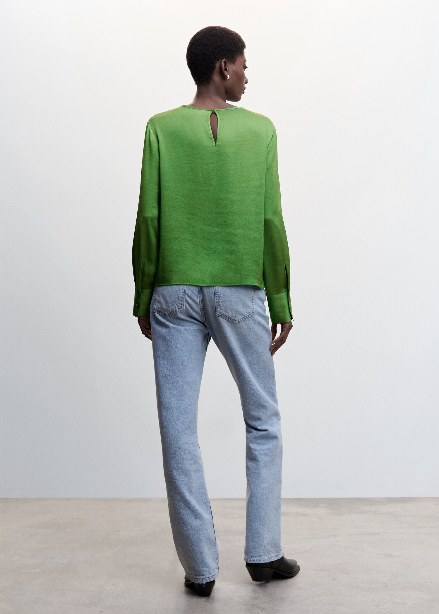 Satin blouse with slit - Reverse of the article