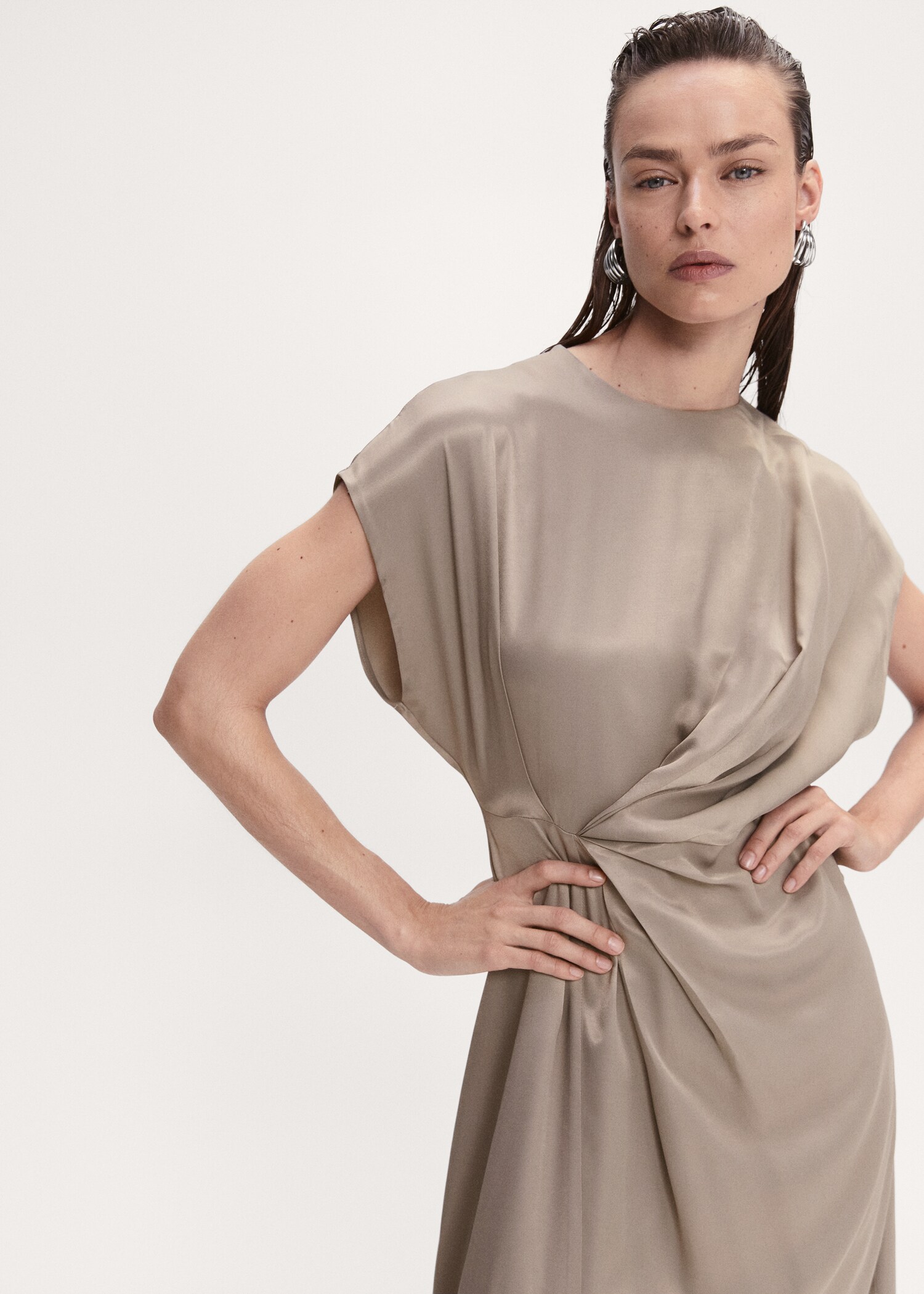 Side-slit satin dress - Details of the article 4