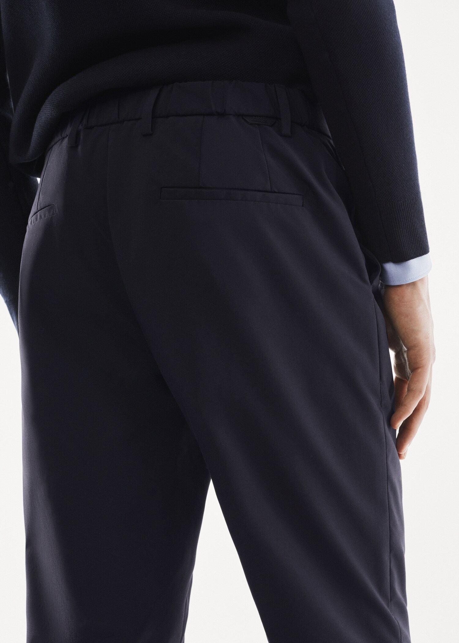 Slim-fit water-repellent trousers - Details of the article 2