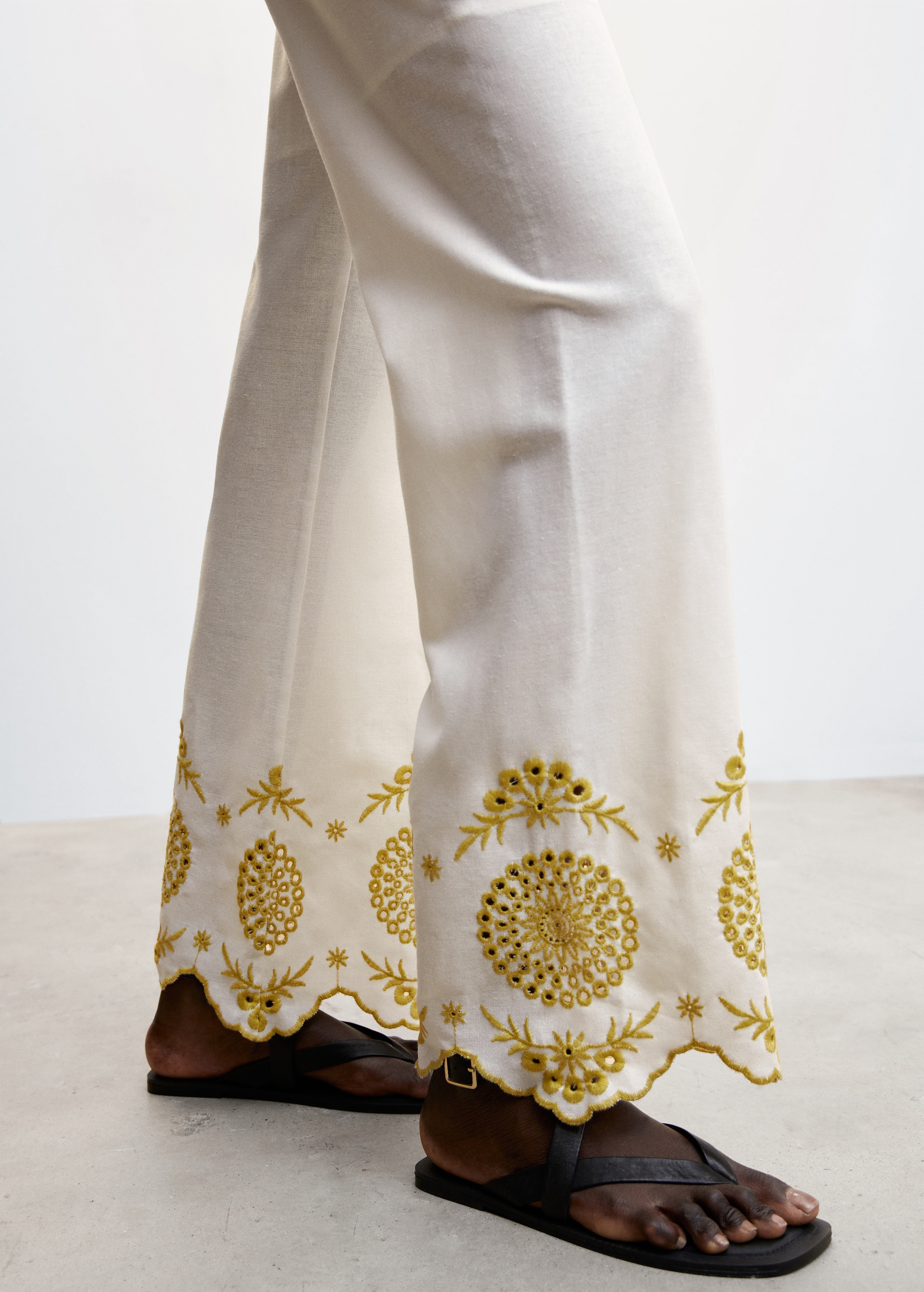 Swiss embroidered culotte pants - Details of the article 1