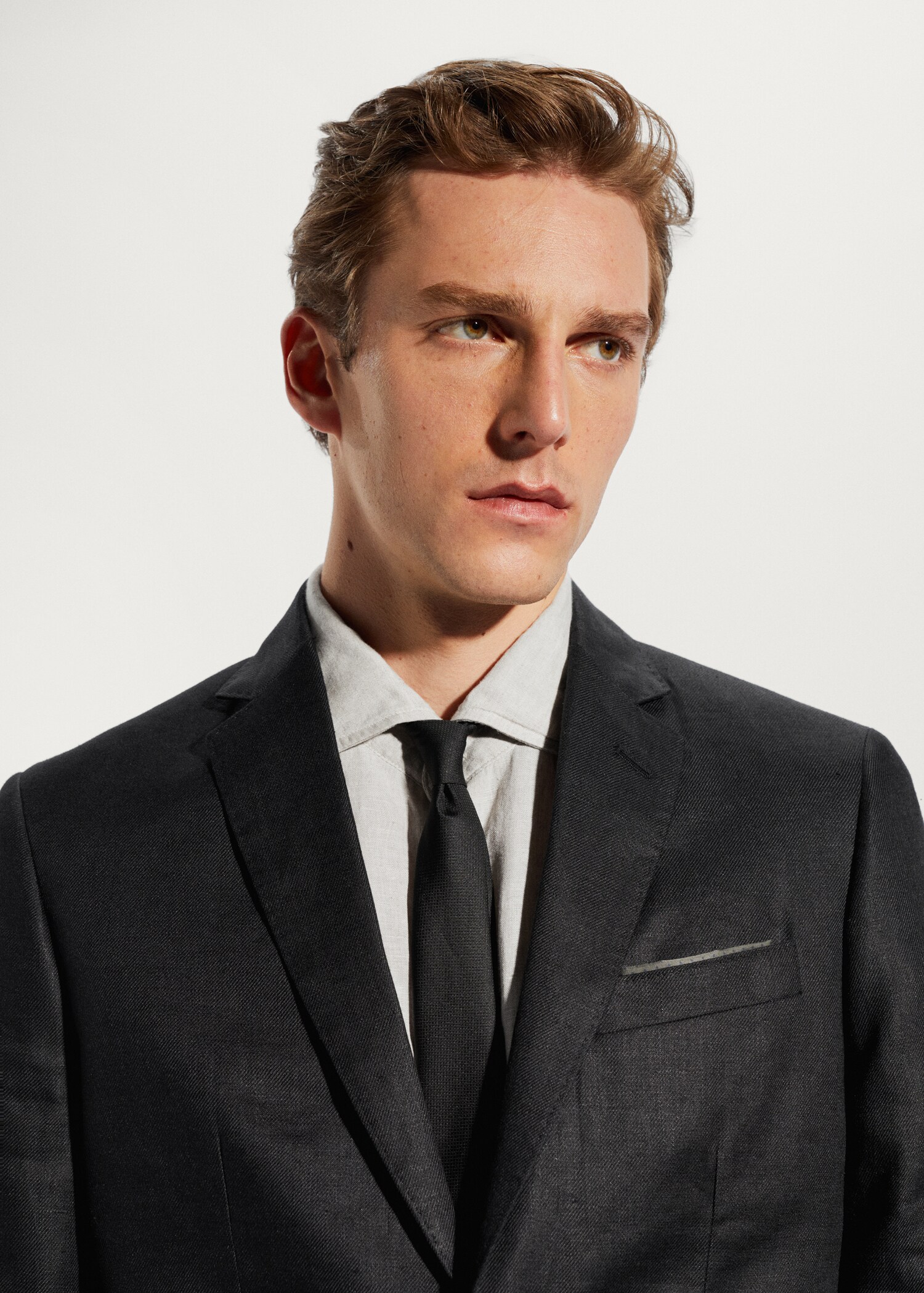 100% linen slim-fit suit blazer - Details of the article 1