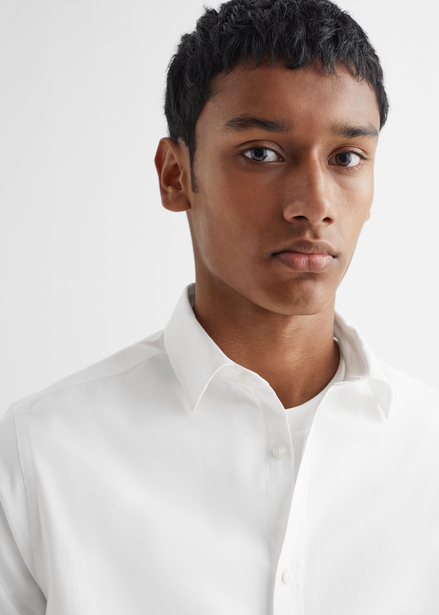 Camisa slim fit básica algodón - Detalle del artículo 1