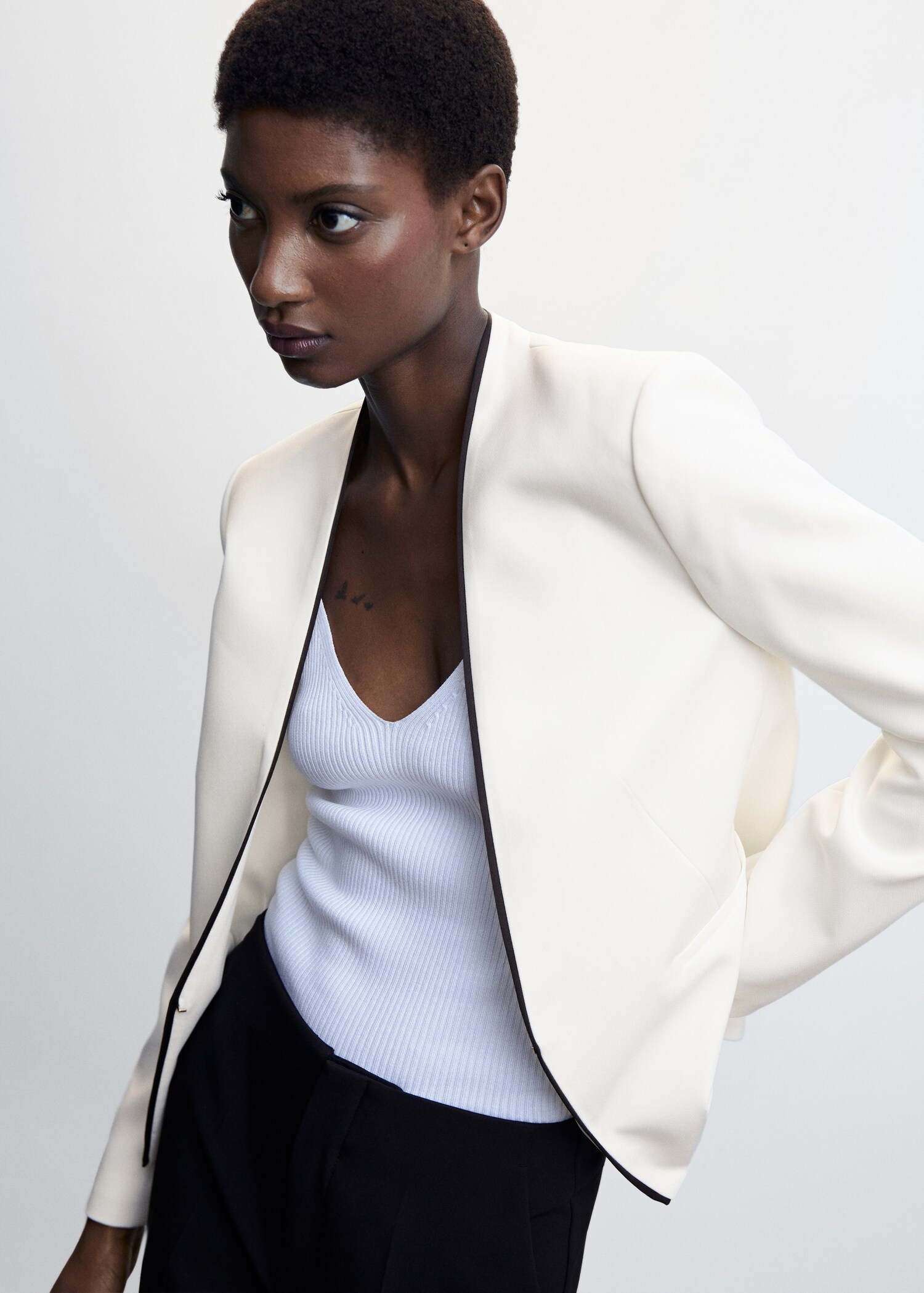 Blazer med kontrastkanter - Artikkeldetalj 1