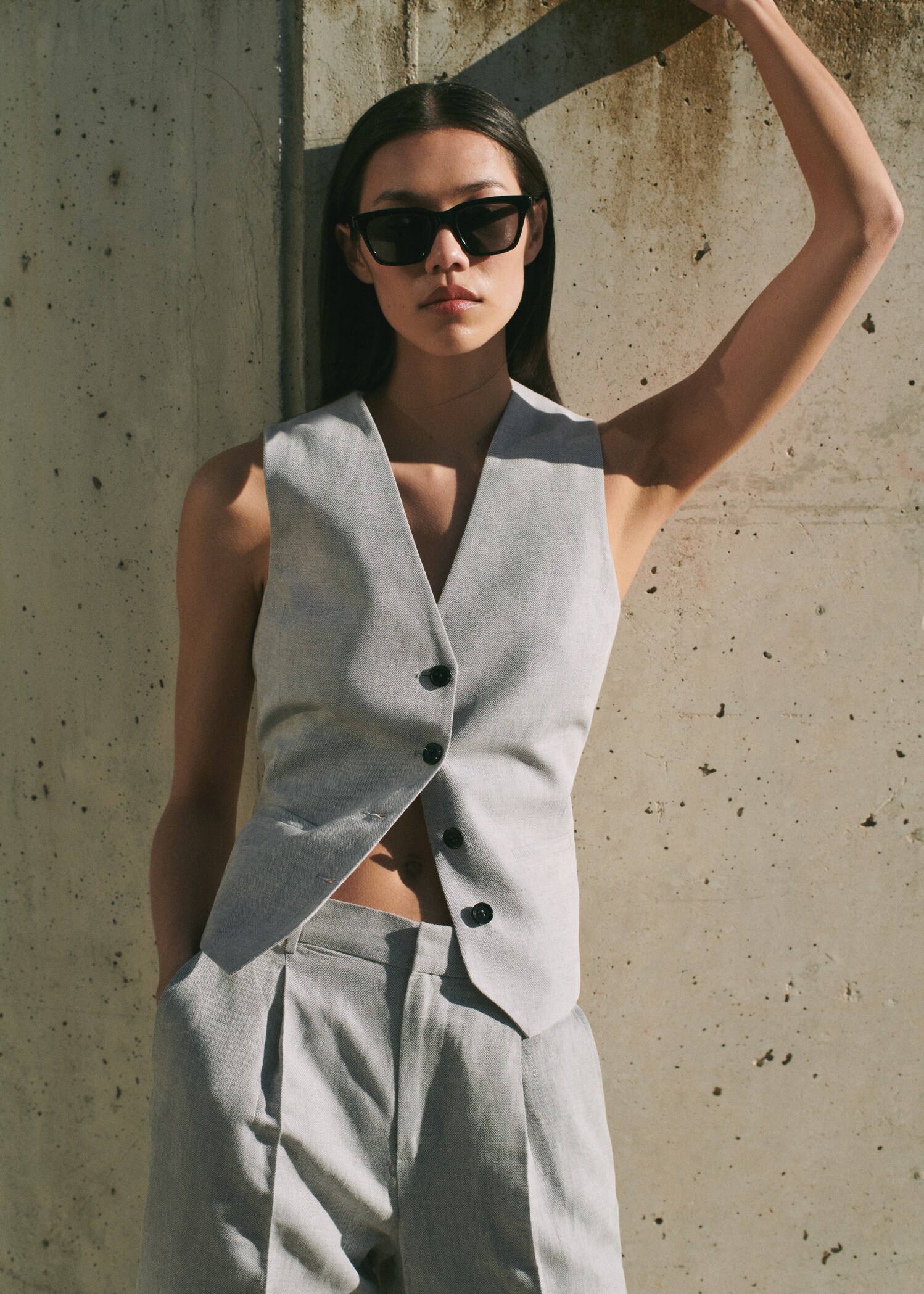 Herringbone linen suit vest - Details of the article 7
