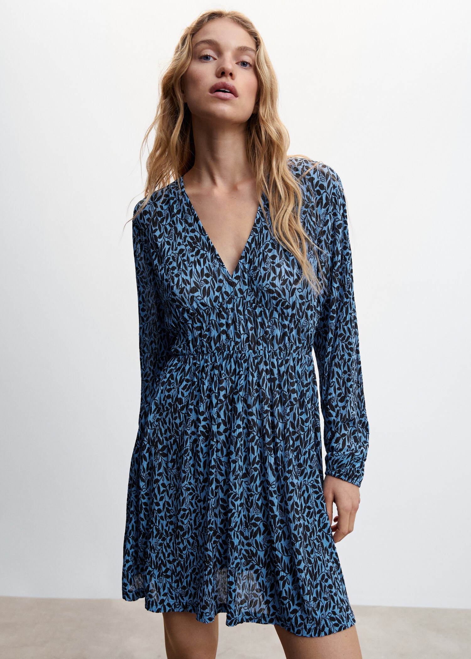 Vestido floral textura - Plano medio