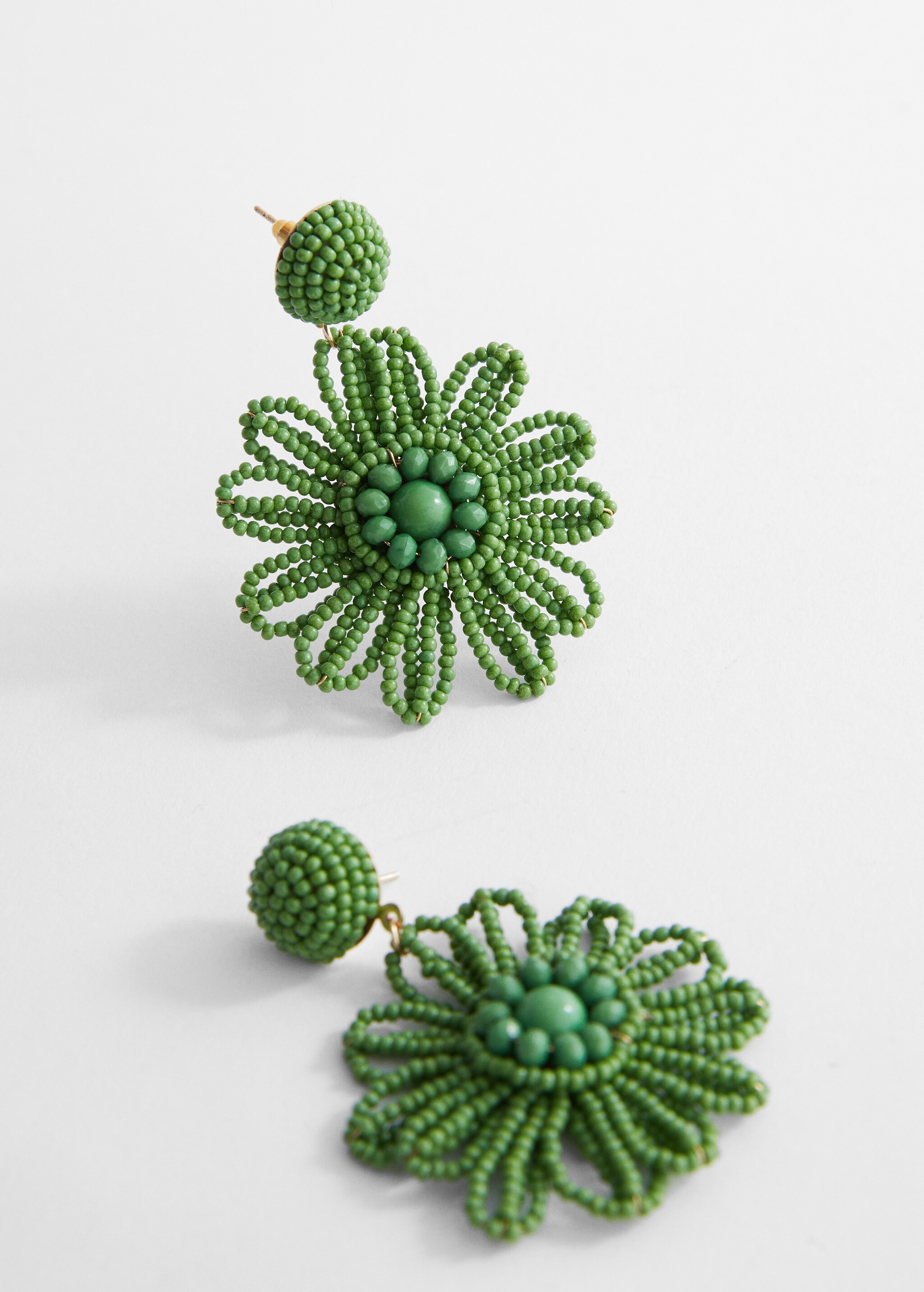 Flower beaded earrings - Medium plane
