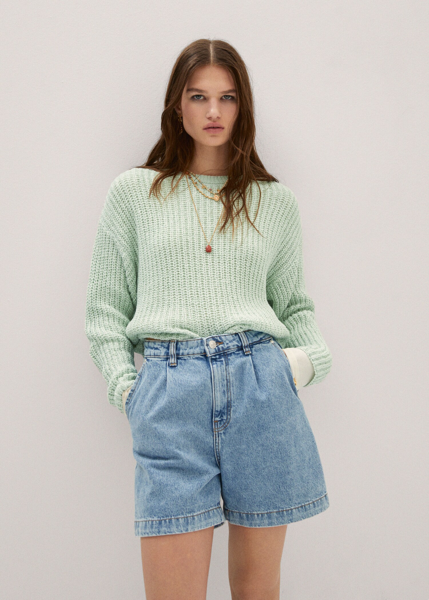 Pulover din tricot cu guler rotund - Plan mediu