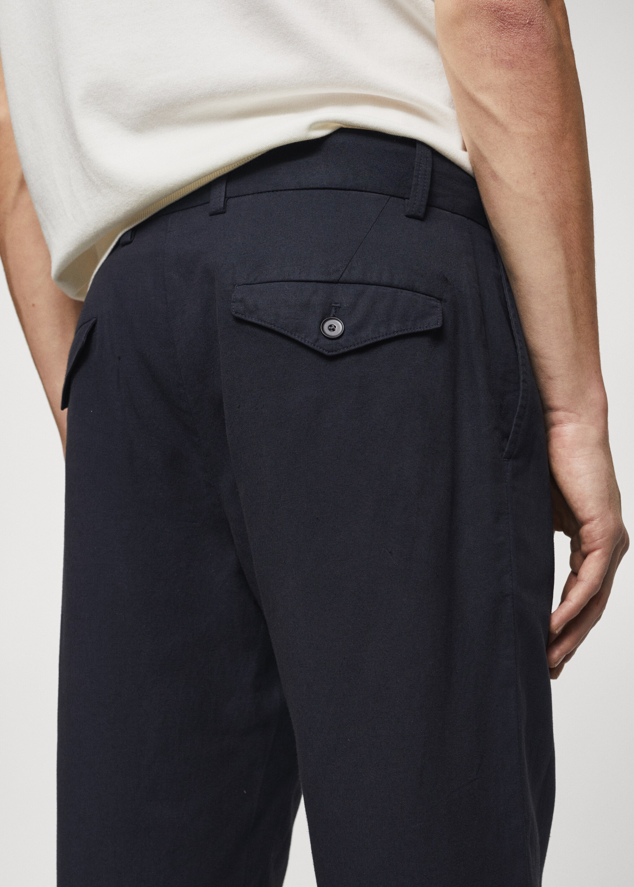 Tapered-fit pleated pants - Details of the article 2