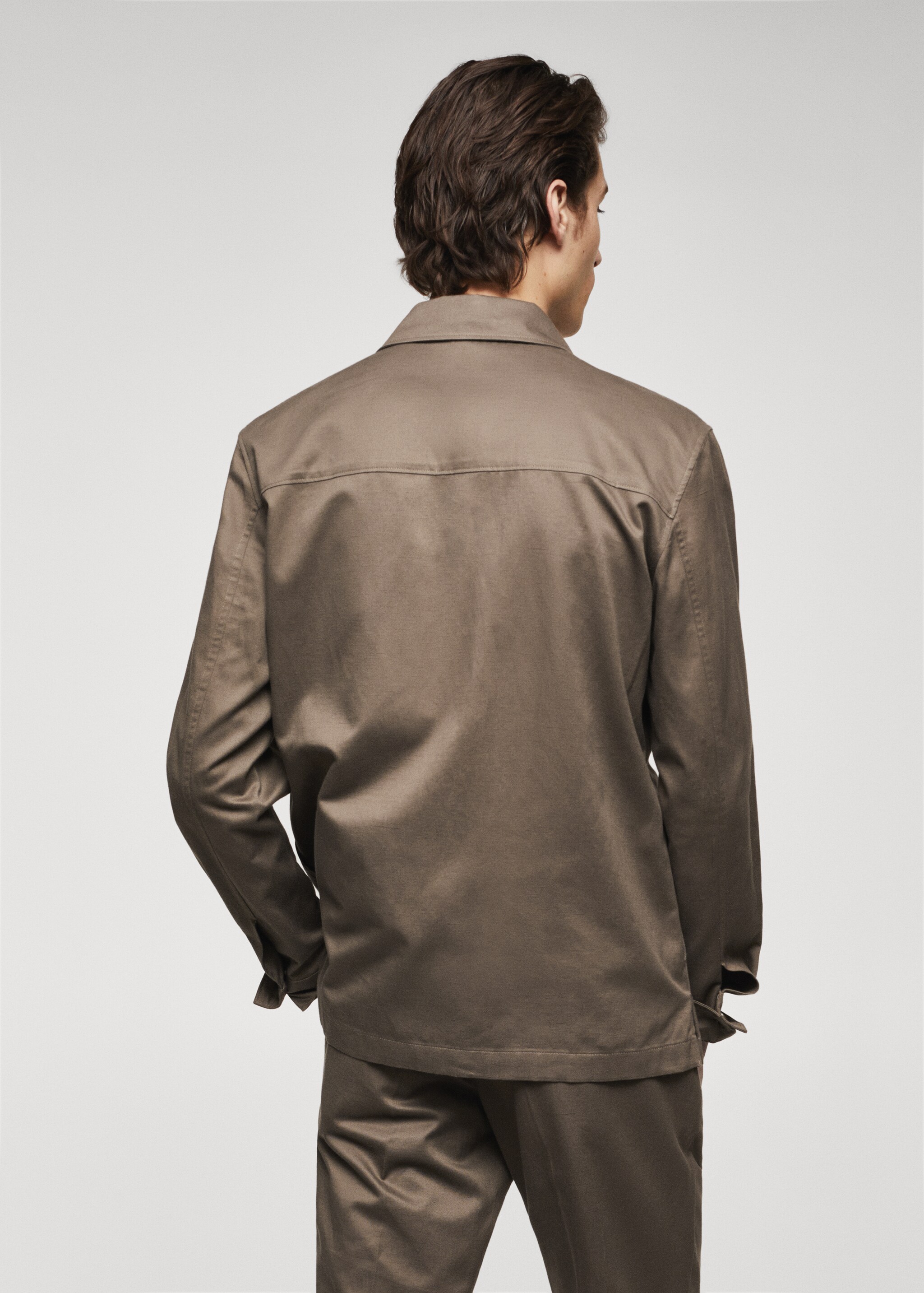 Linen cotton overshirt with pockets - Reverse of the article