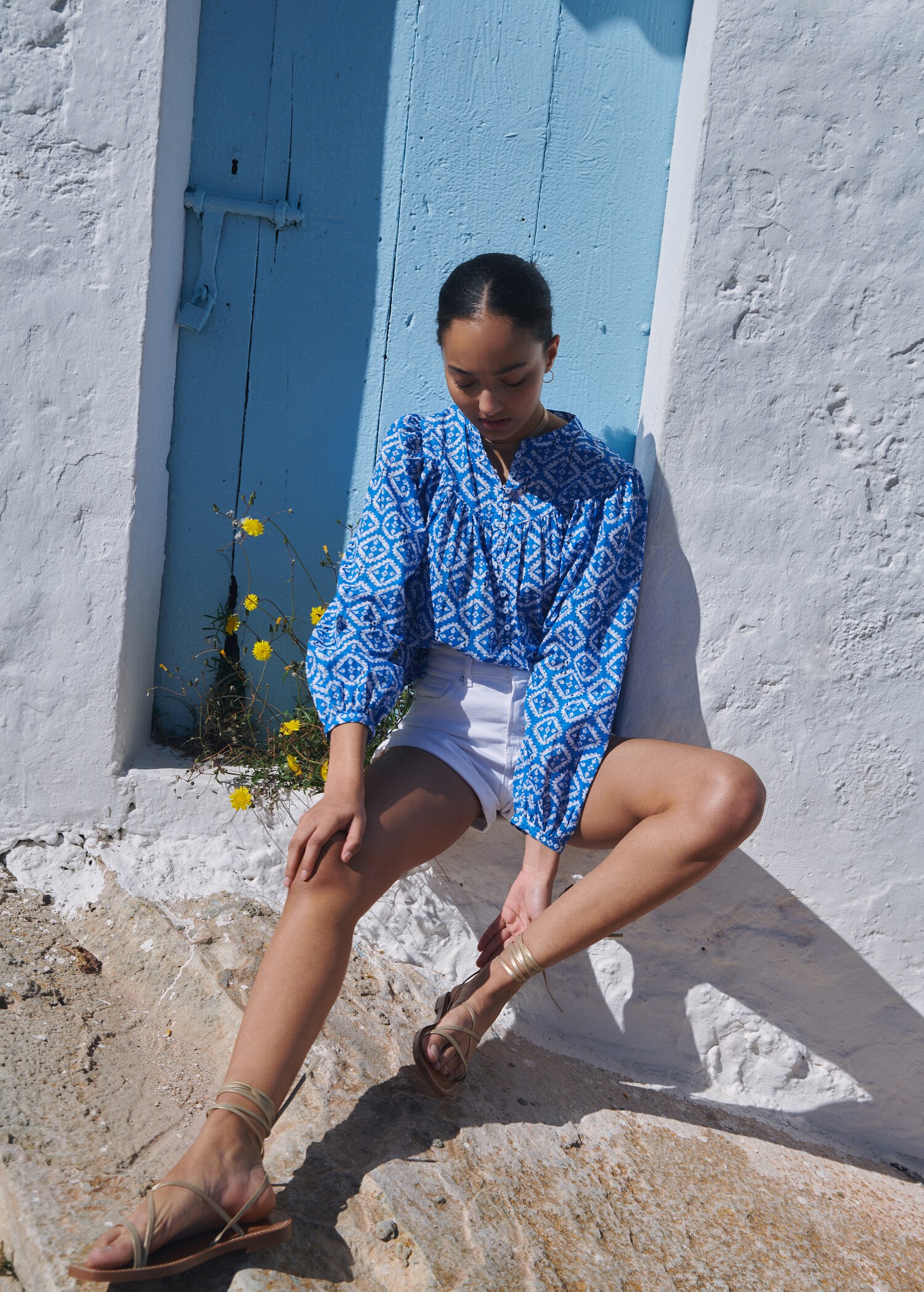Buttoned printed blouse - Details of the article 5