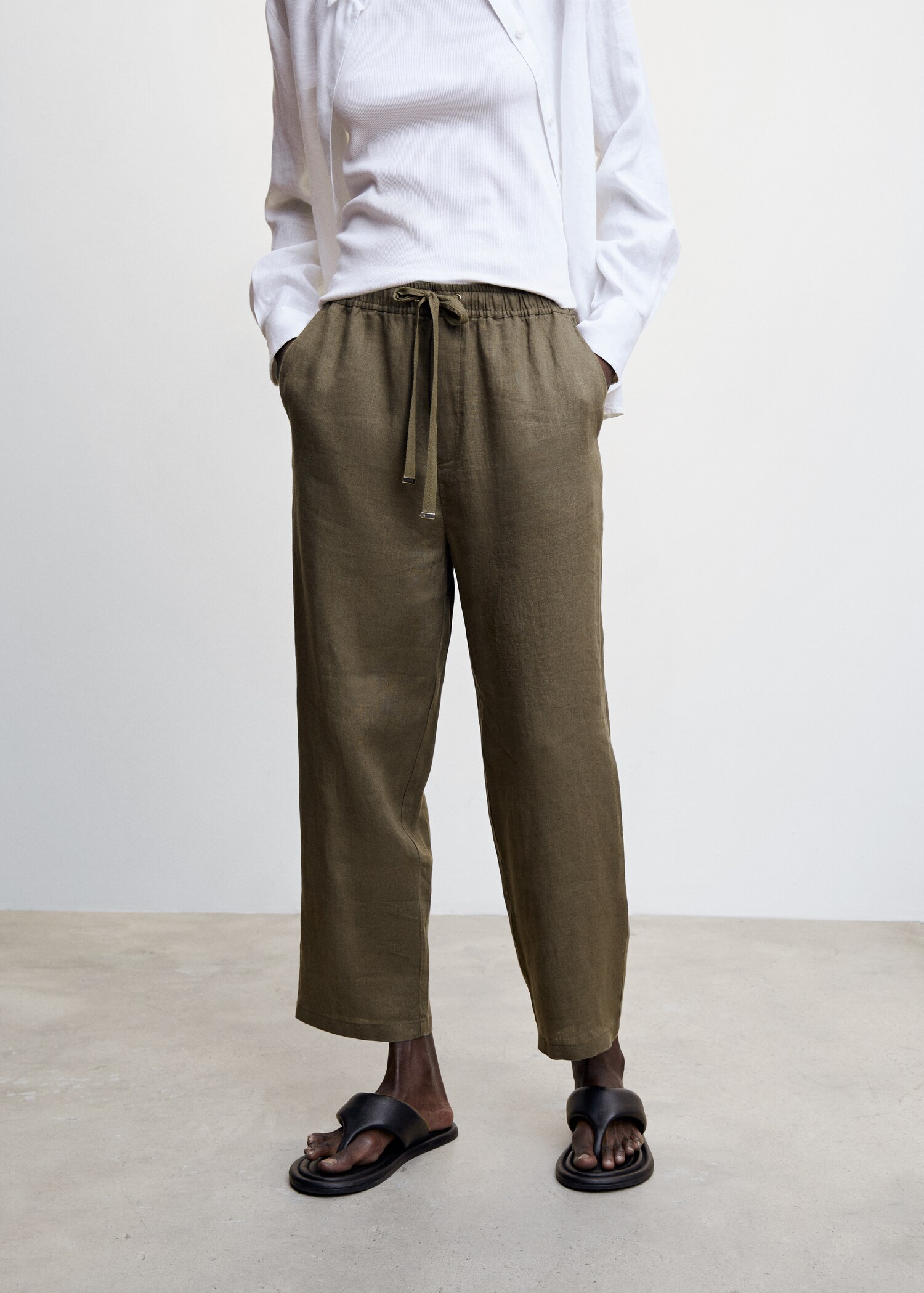Pantalón 100% lino - Plano medio