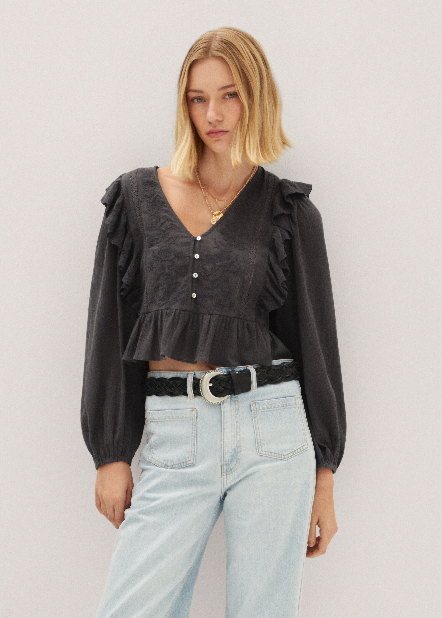 Bestickte Bluse mit Ballonärmel - Mittlere Ansicht