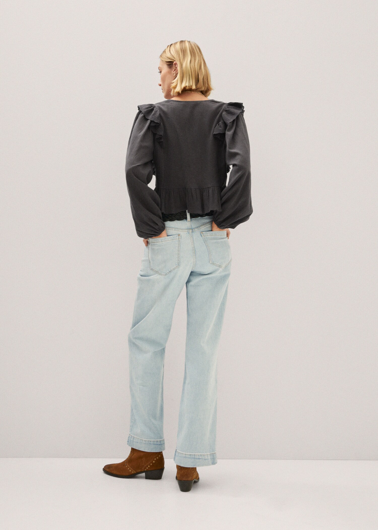 Bestickte Bluse mit Ballonärmel - Rückseite des Artikels