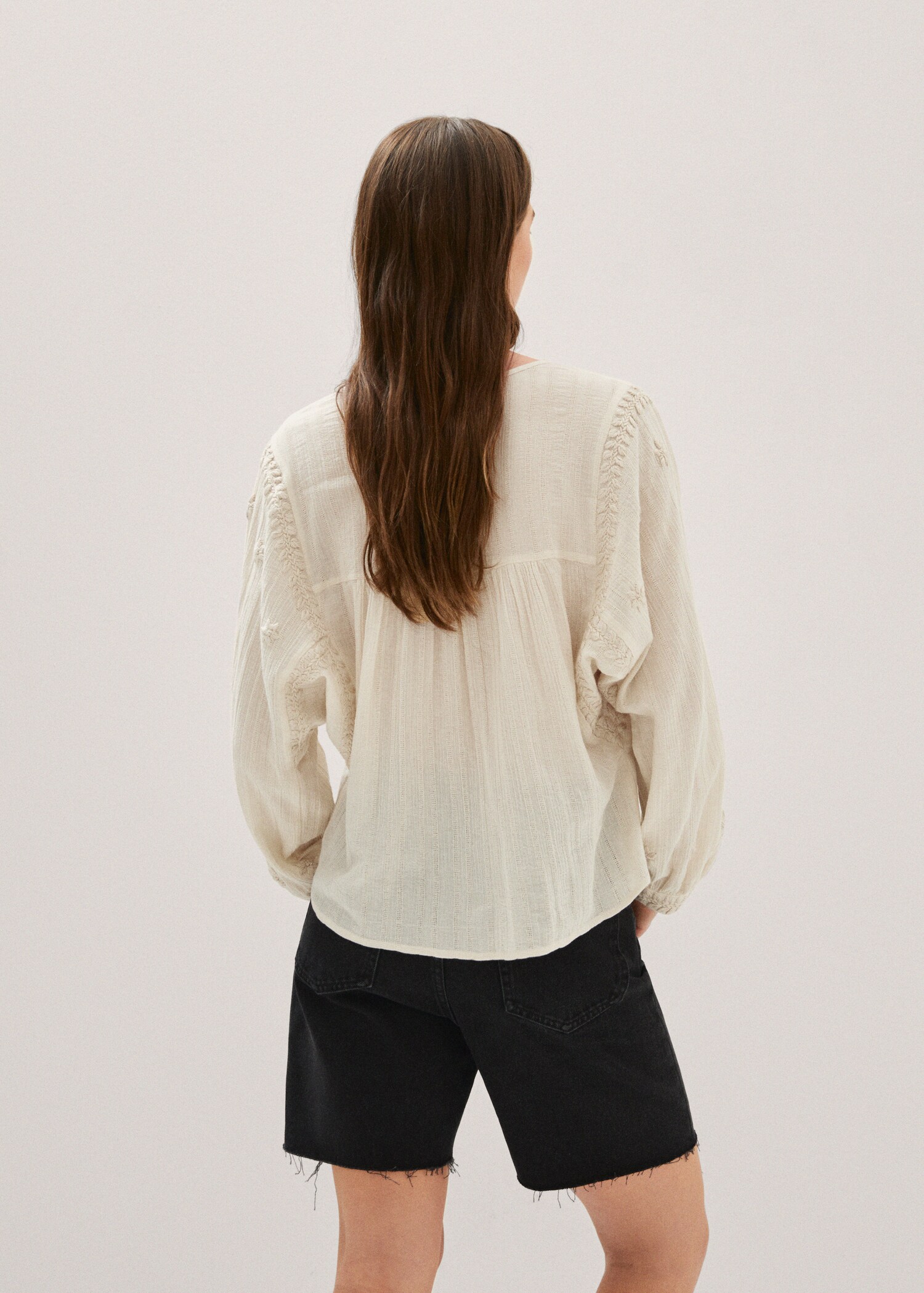 Blouse brodée manches bouffantes - Verso de l’article