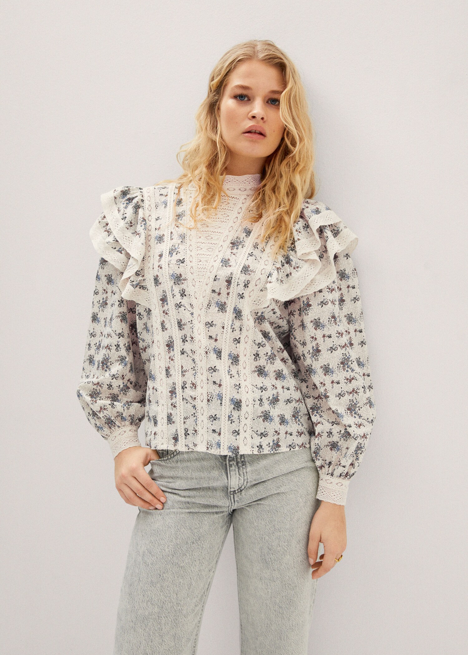 Blouse brodée volants - Plan moyen