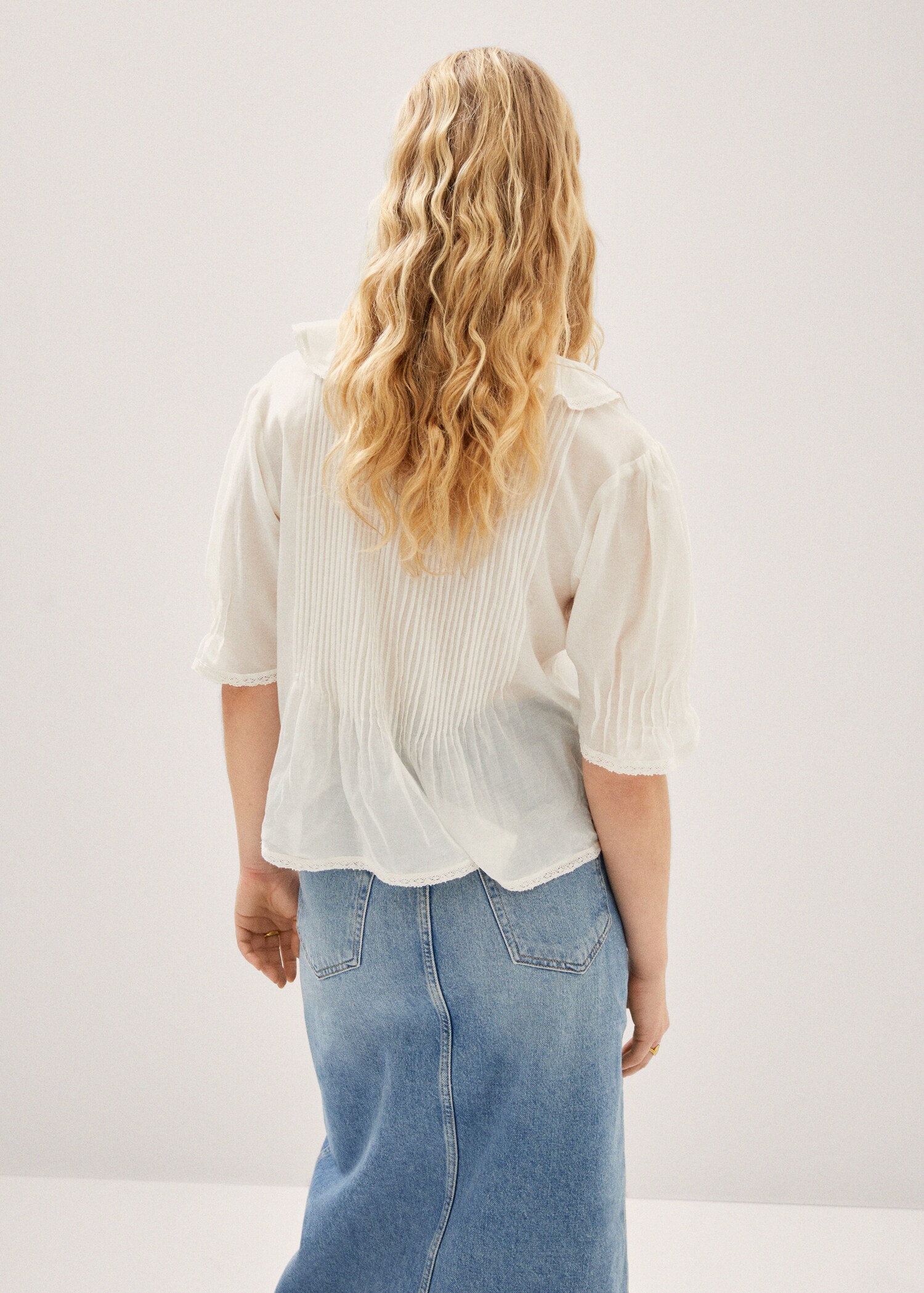 Ruffled puff sleeves blouse - Reverse of the article