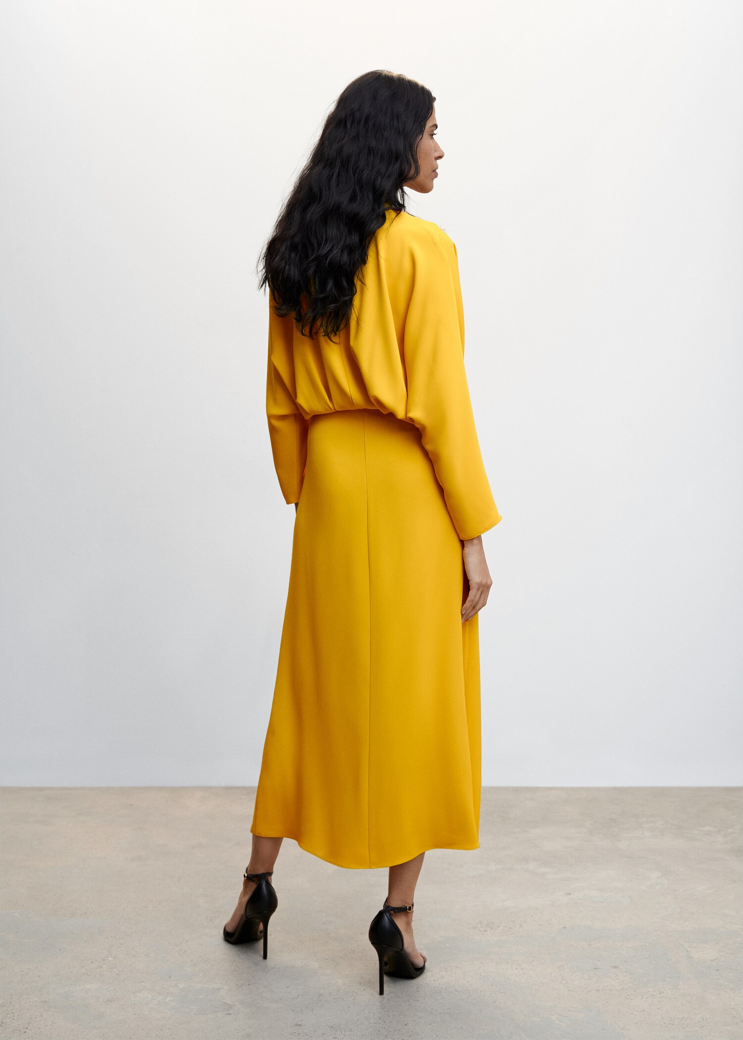 V-neck dress with gathered neckline - Reverse of the article