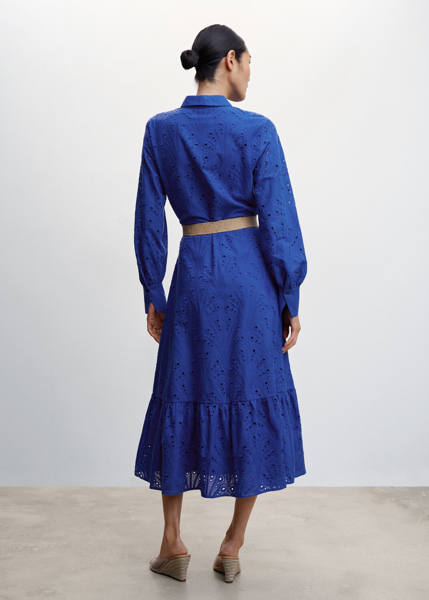Robe chemise détails ajourés - Verso de l’article