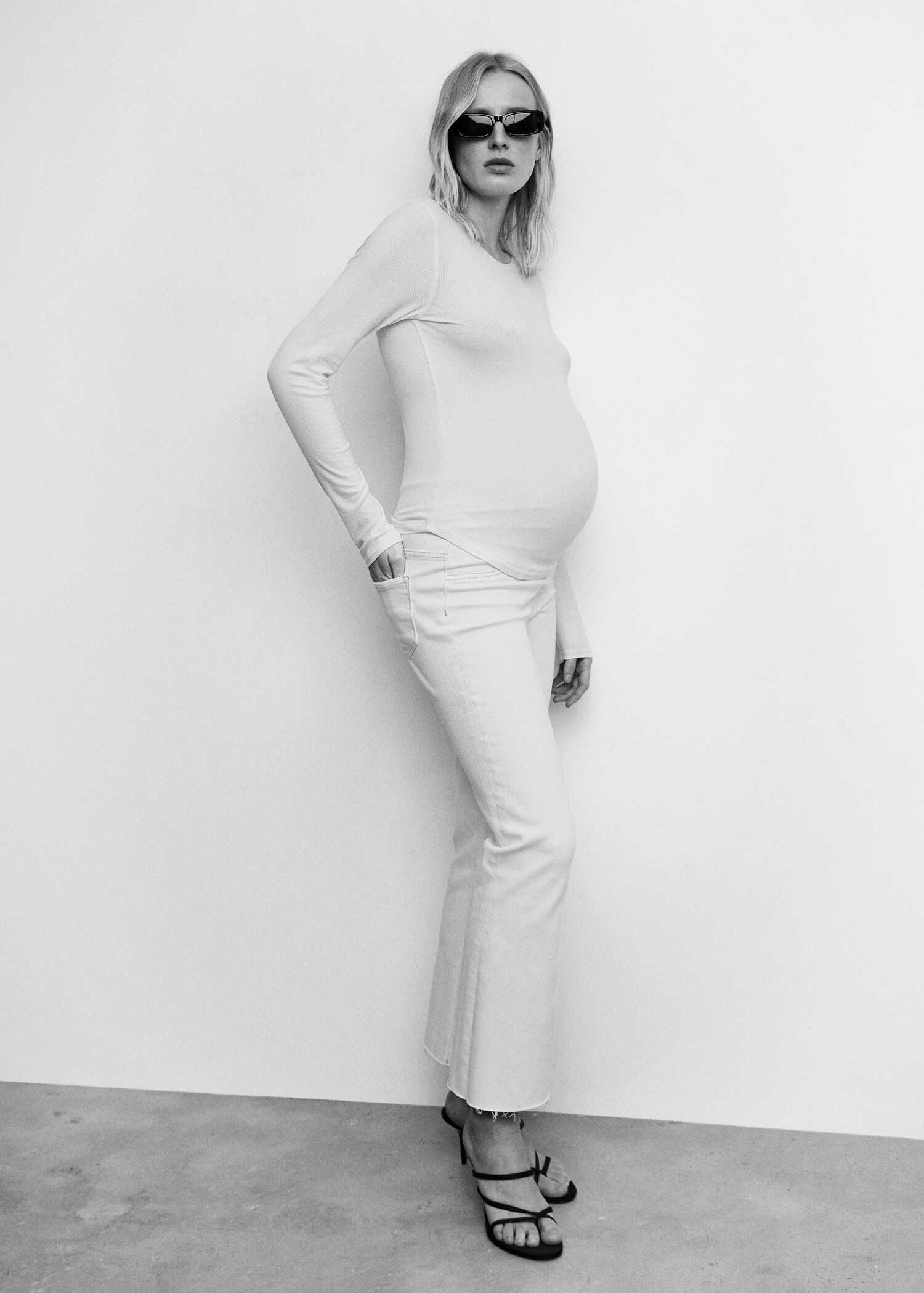 Blugi flare cropped pentru gravide - Detaliu al articolului 2