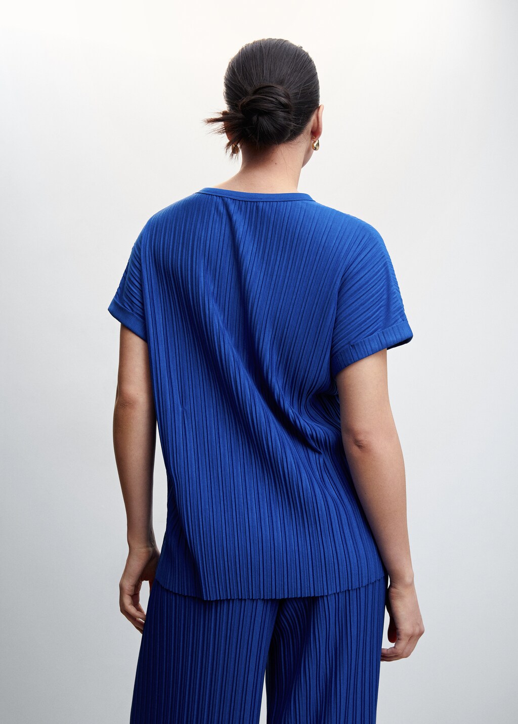 Short-sleeved pleated t-shirt