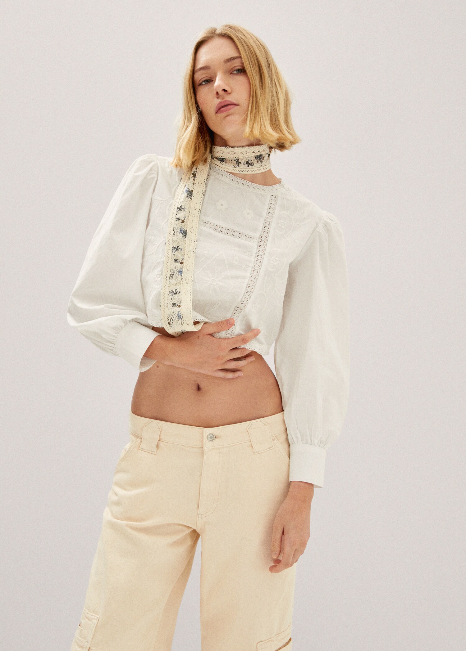 Blouse brodée manches bouffantes - Plan moyen