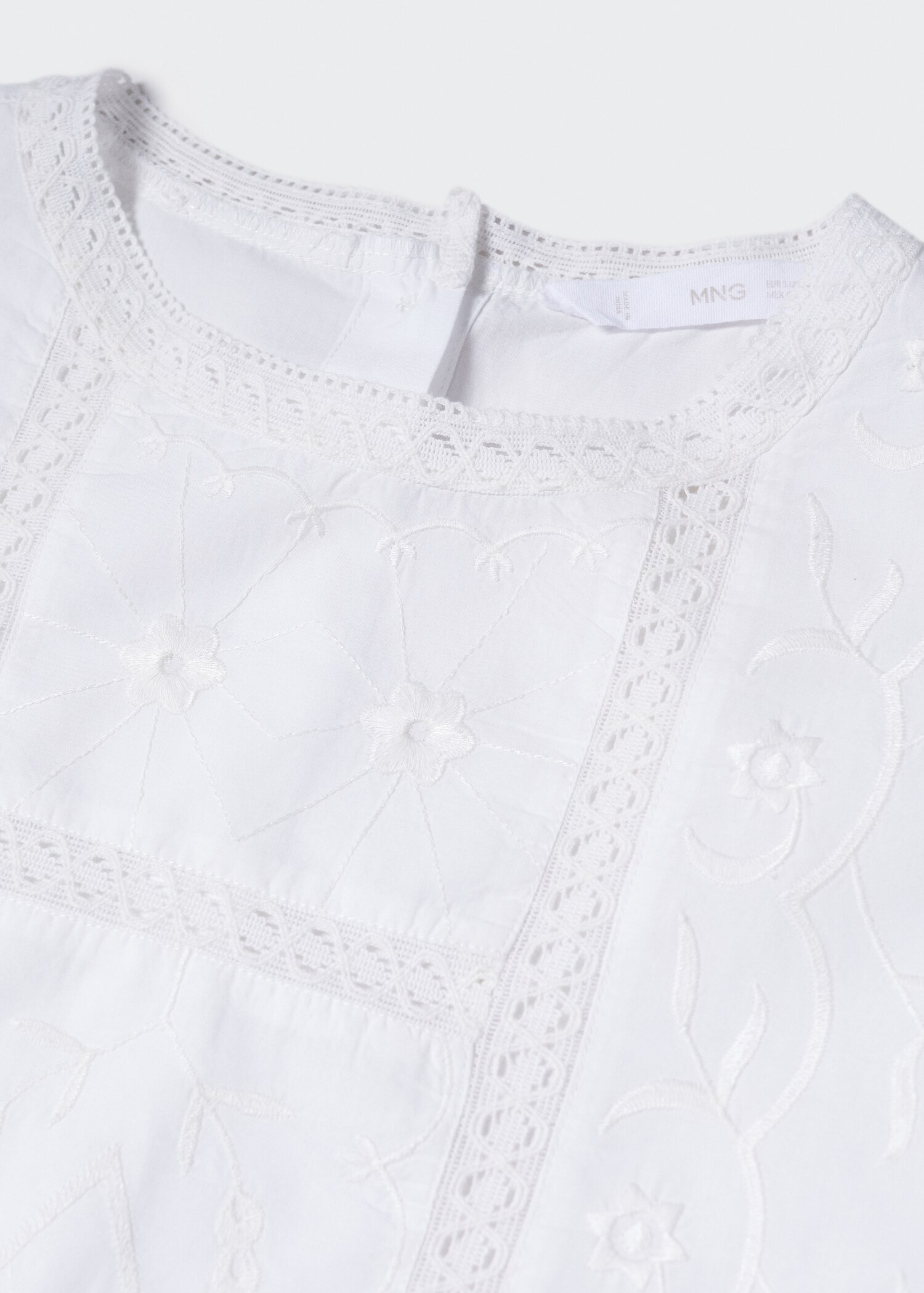 Blouse brodée manches bouffantes - Détail de l'article 8