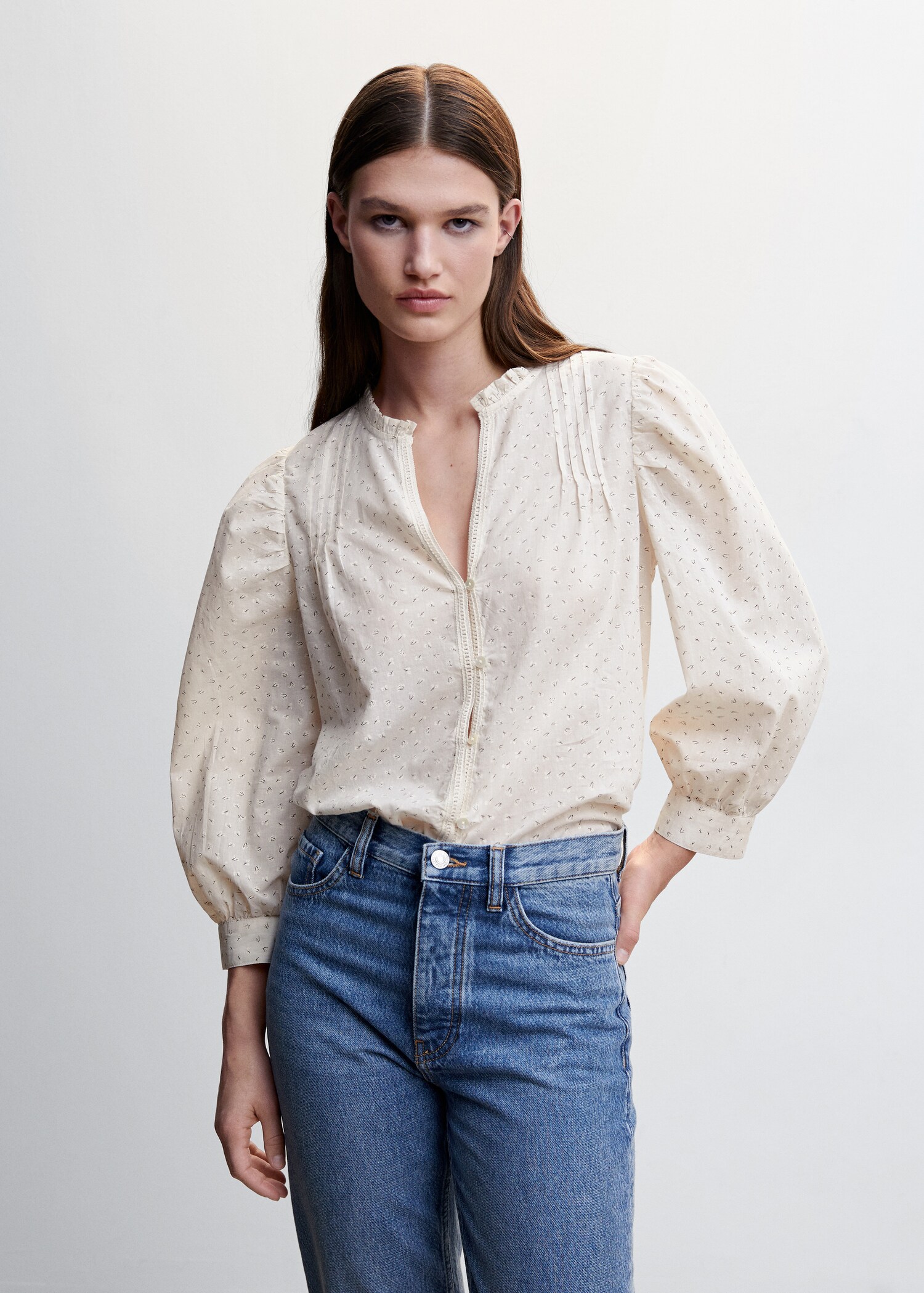 Blusa floral manga abullonada - Plano medio