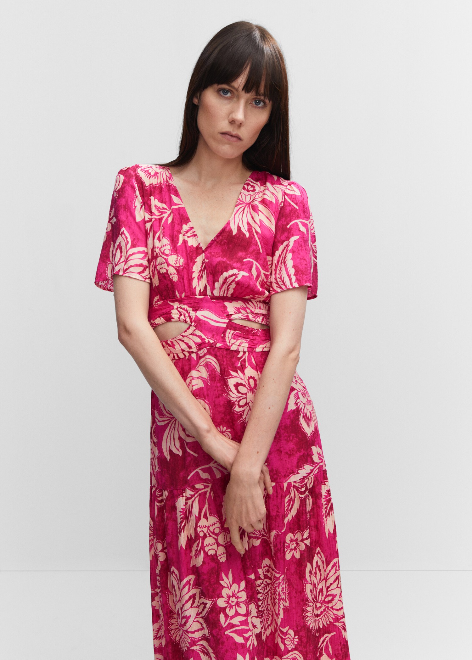 Vestido floral aberturas - Plano medio