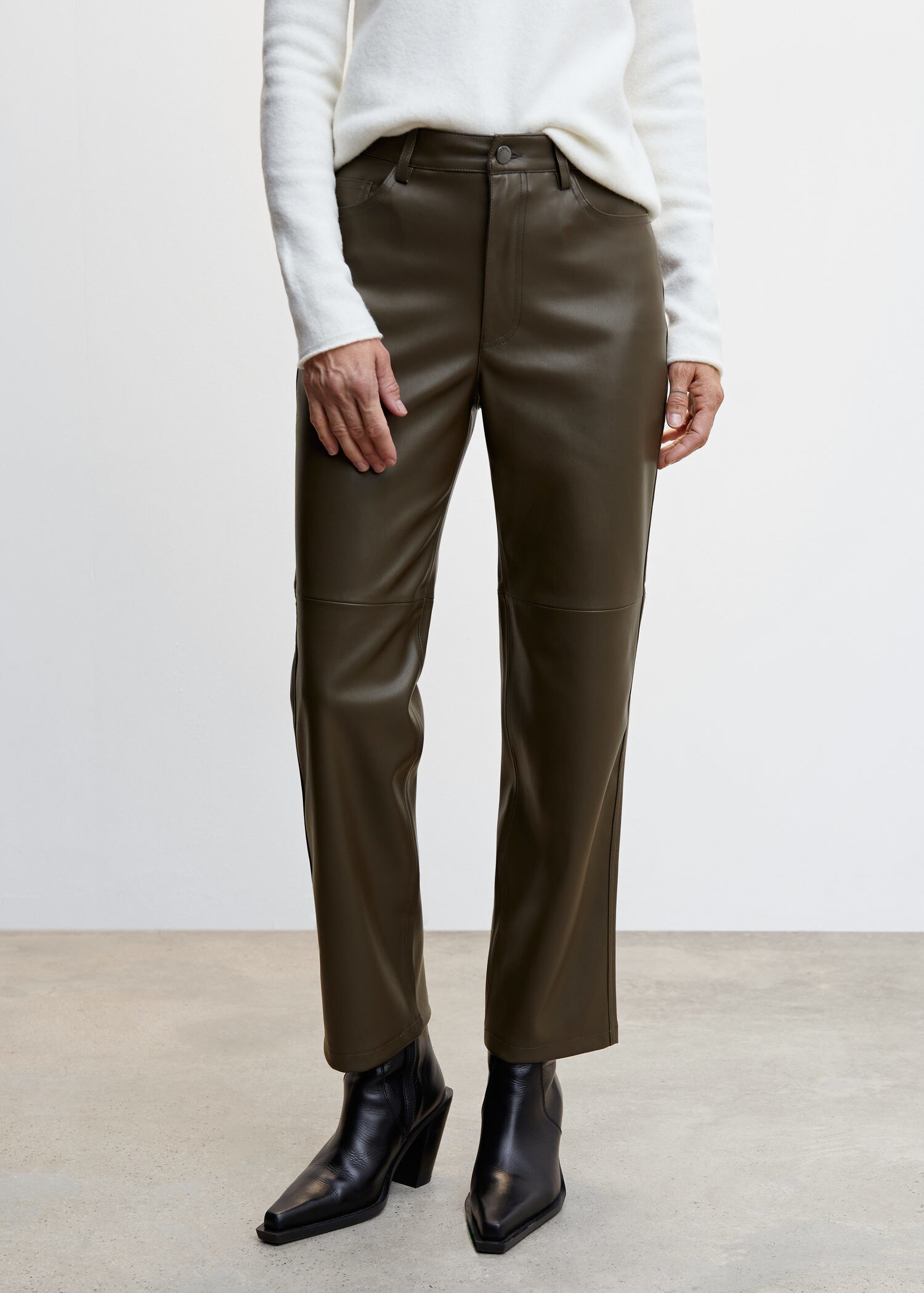 Leather-effect straight trousers - Medium plane