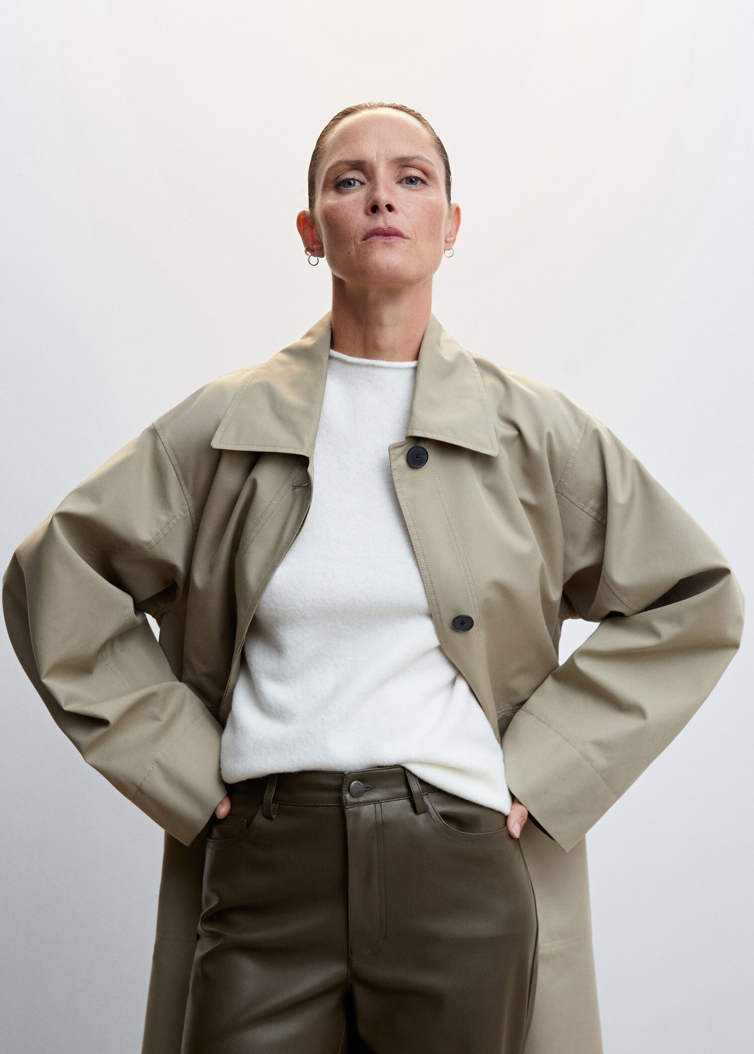 Leather-effect straight trousers - Details of the article 1
