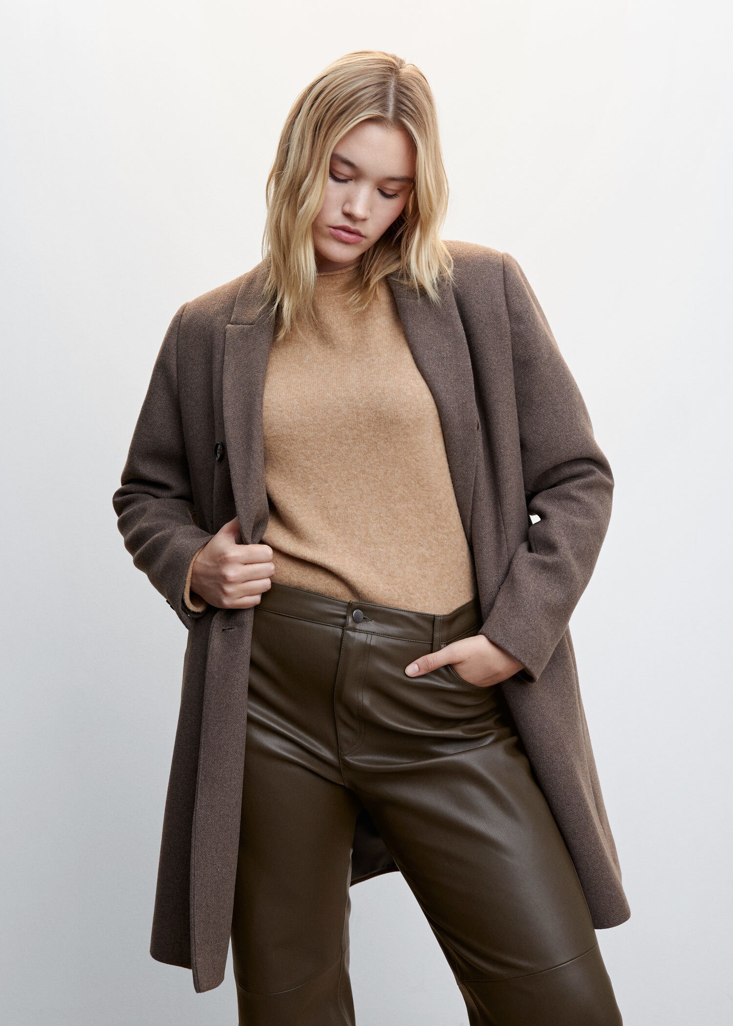 Leather-effect straight trousers - Details of the article 5