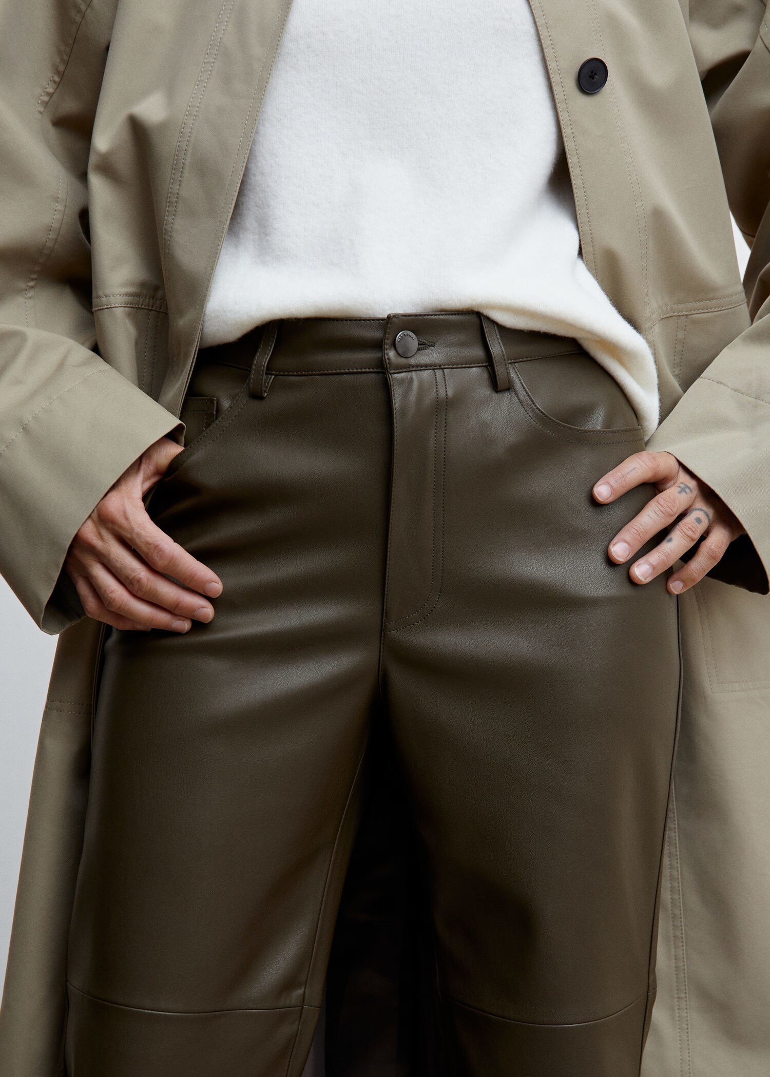 Leather-effect straight trousers - Details of the article 6