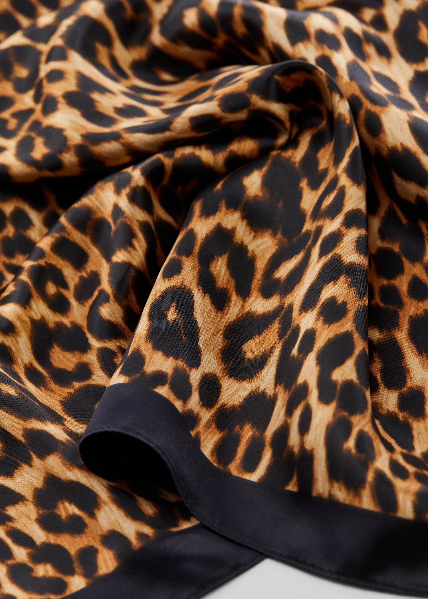 Leopard printed scarf - Details of the article 1