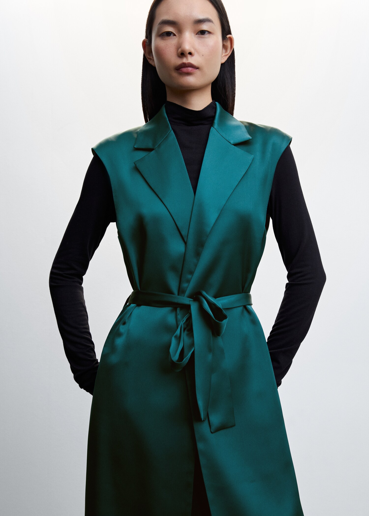 Satin waistcoat with belt - Medium plane