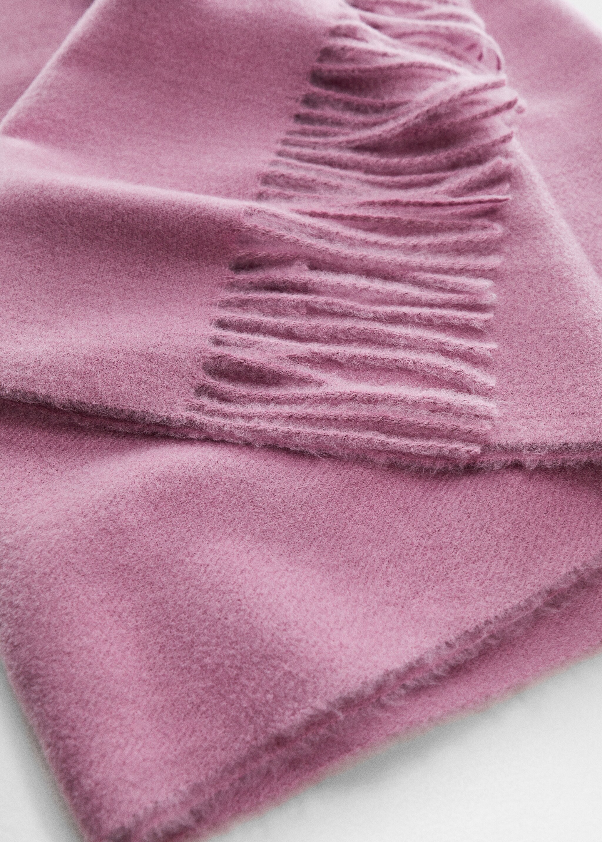 Fringed edge scarf - Details of the article 1