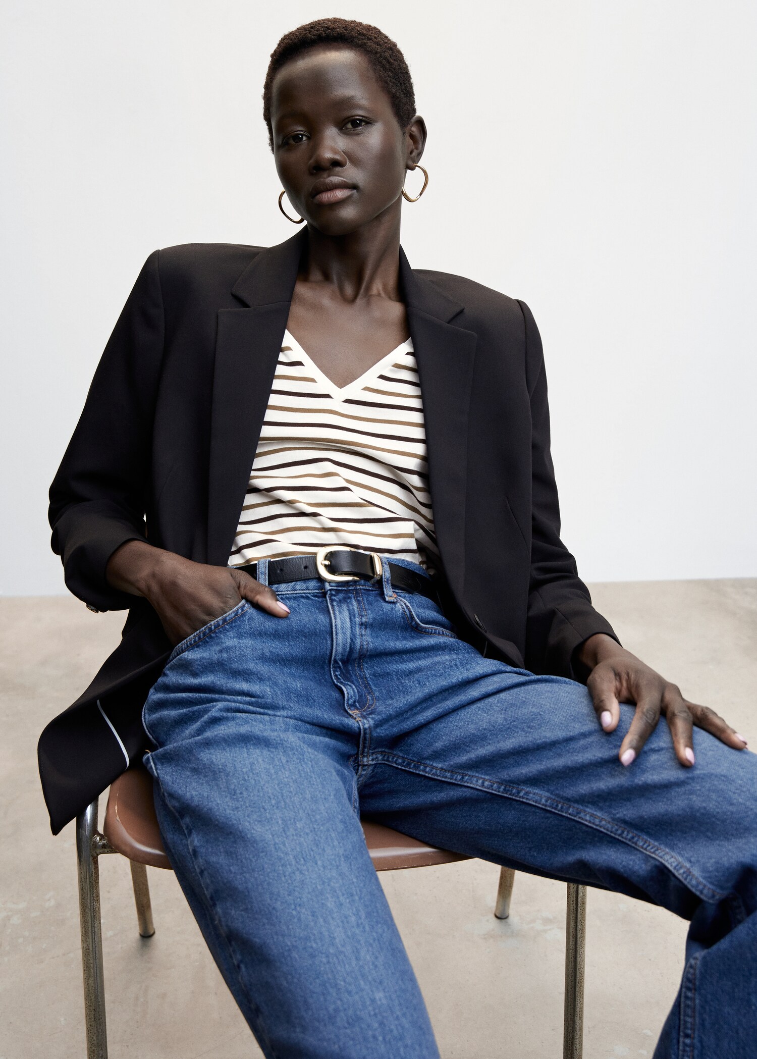 V-neck cotton T-shirt - Details of the article 1