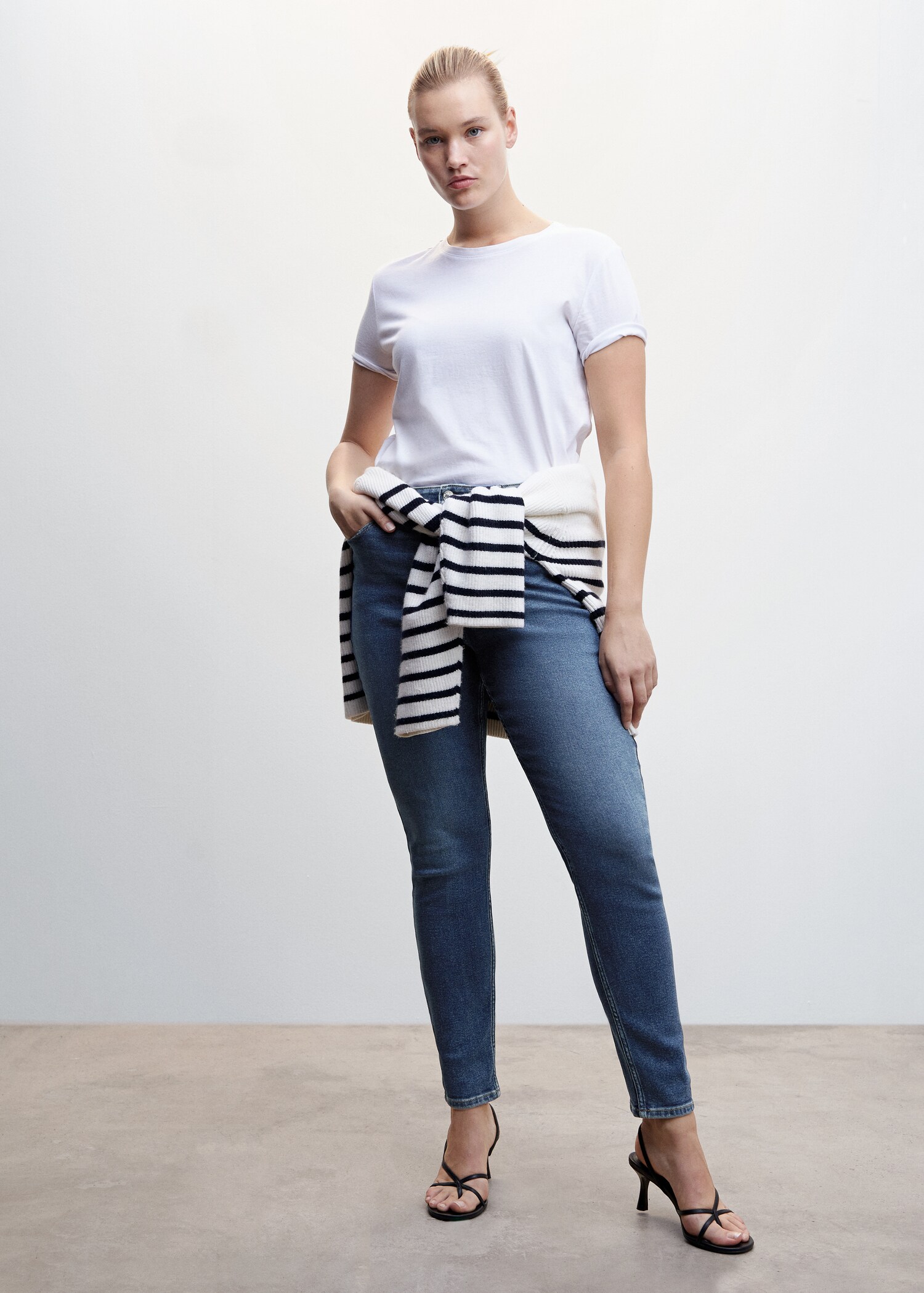 Jeans skinny tiro alto  - Detalle del artículo 3