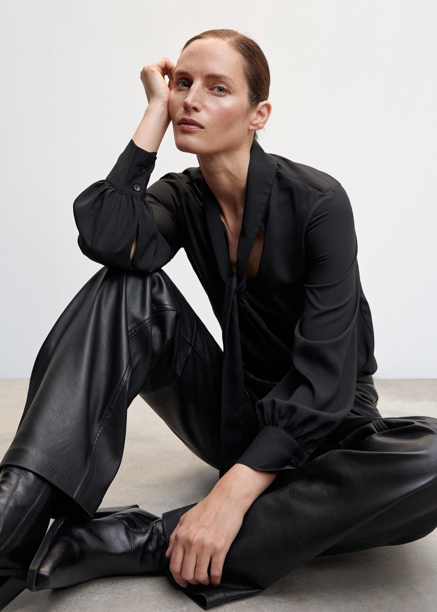 Fließende Bluse mit Schleife - Detail des Artikels 2
