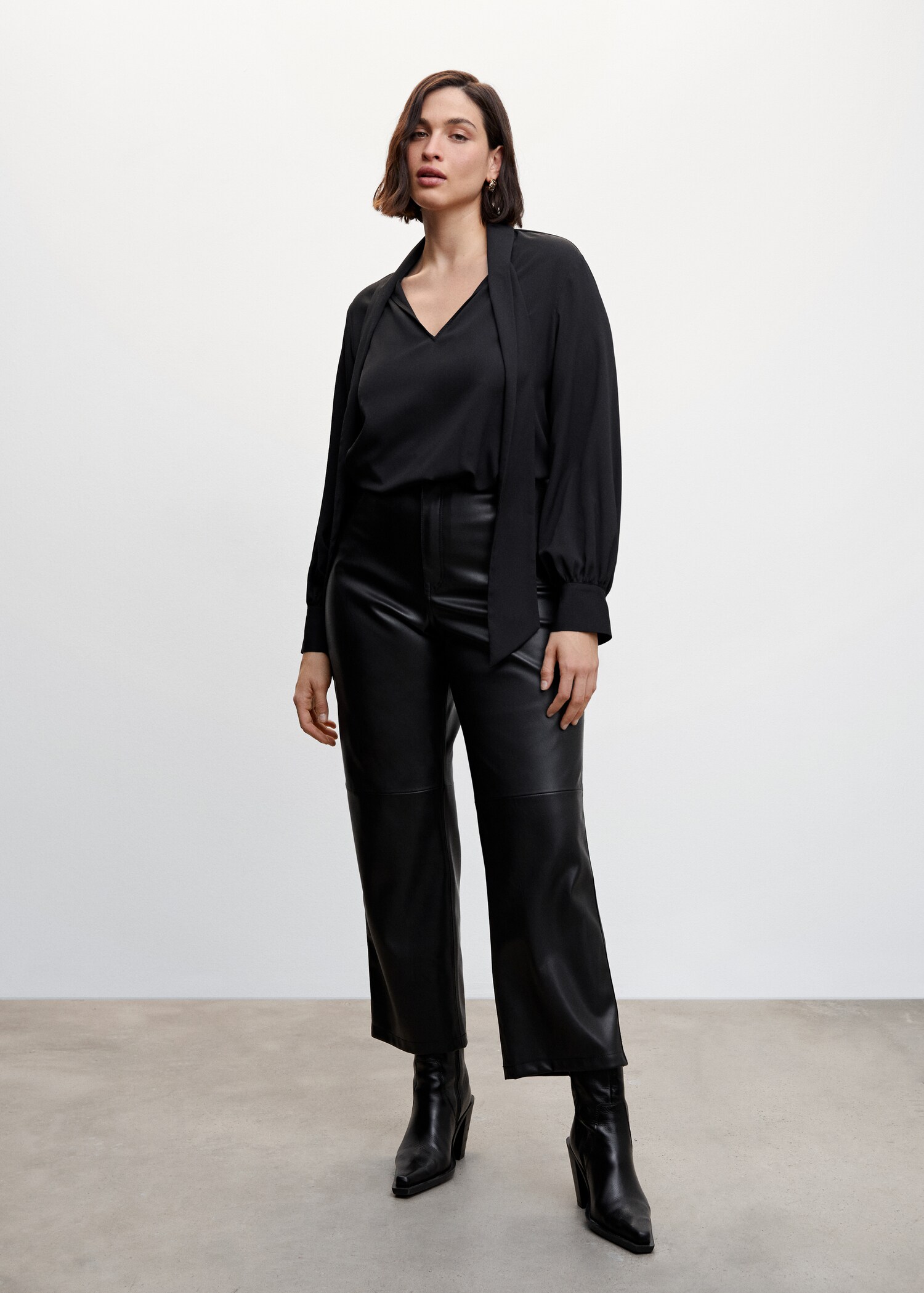 Fließende Bluse mit Schleife - Detail des Artikels 3