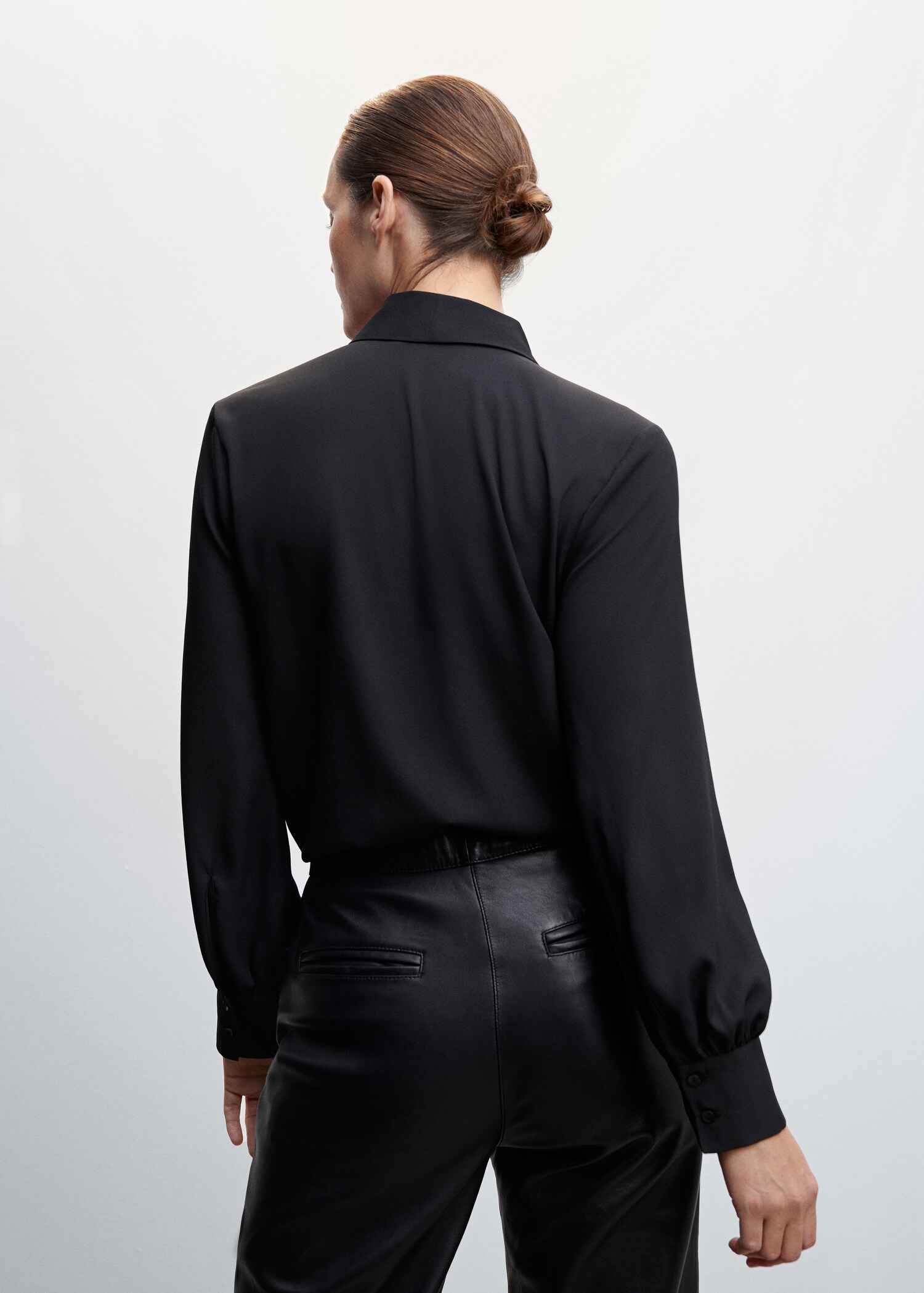 Fließende Bluse mit Schleife - Rückseite des Artikels