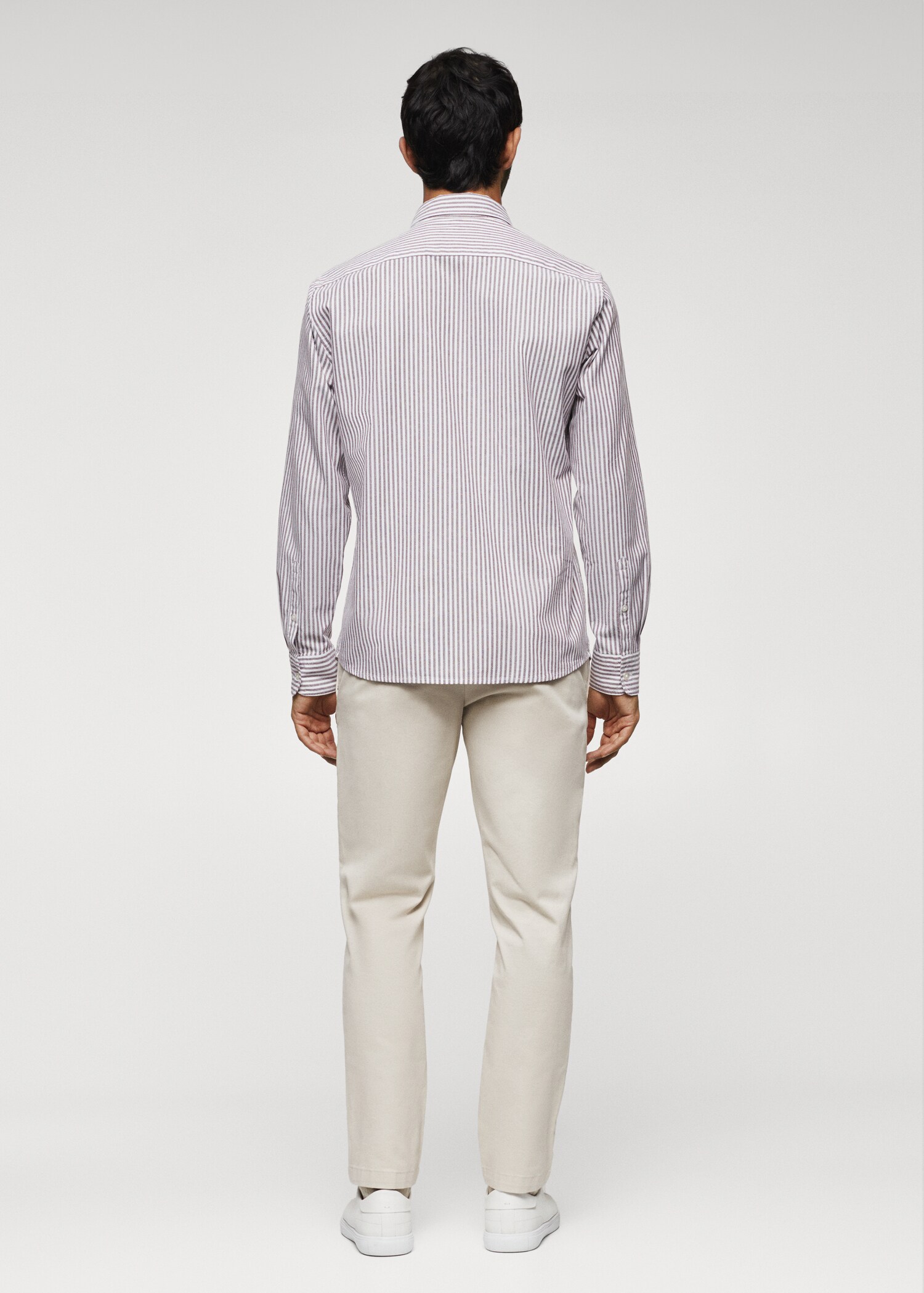 Camisa regular fit de algodão às riscas - Verso do artigo