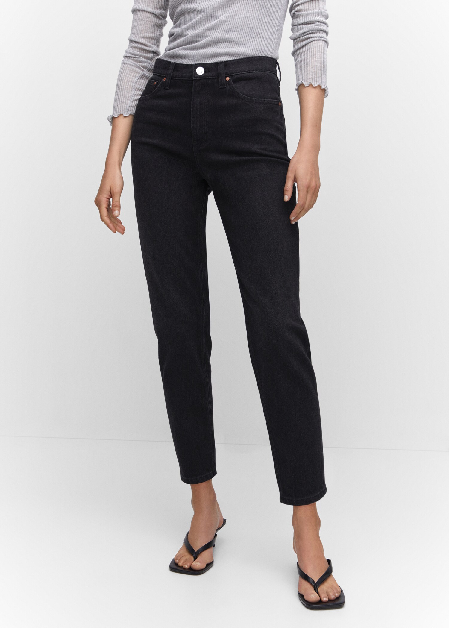 Jeans mom confort tiro alto - Plano medio