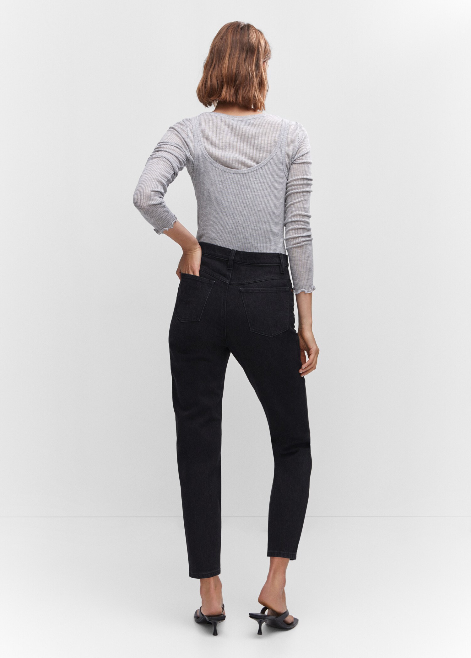 Jeans mom confort tiro alto - Reverso del artículo