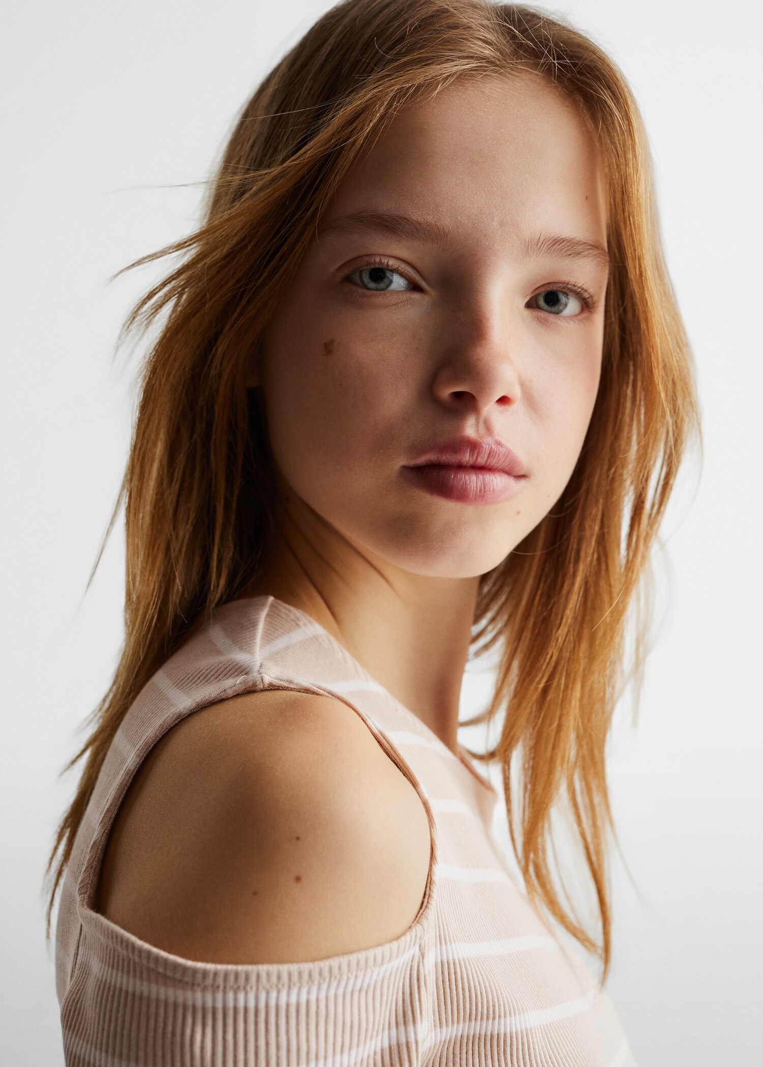Cotton t-shirt with shoulder opening  - Details of the article 1